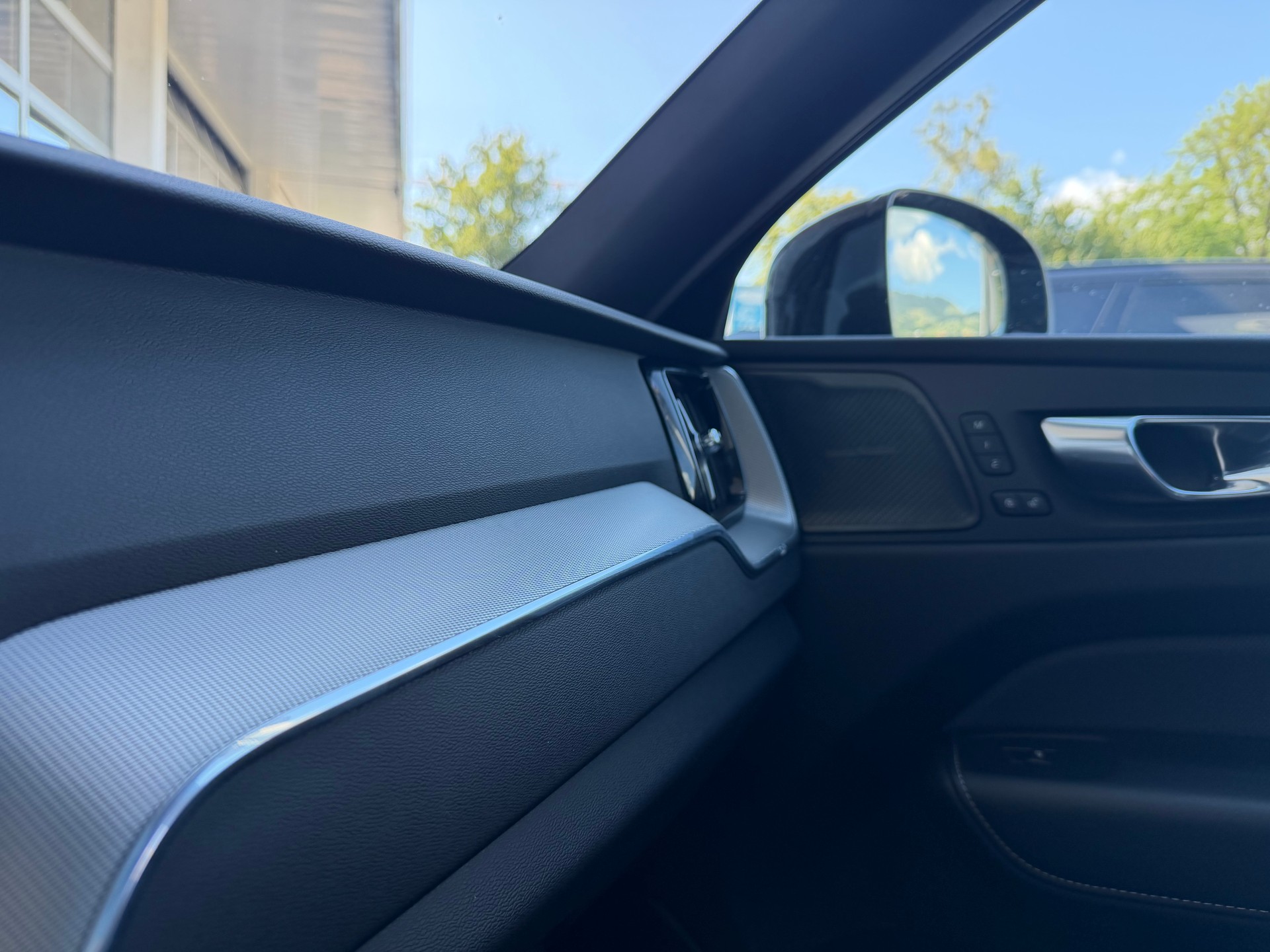VOLVO XC60 T6 eAWD R-Design Geartronic-image-12