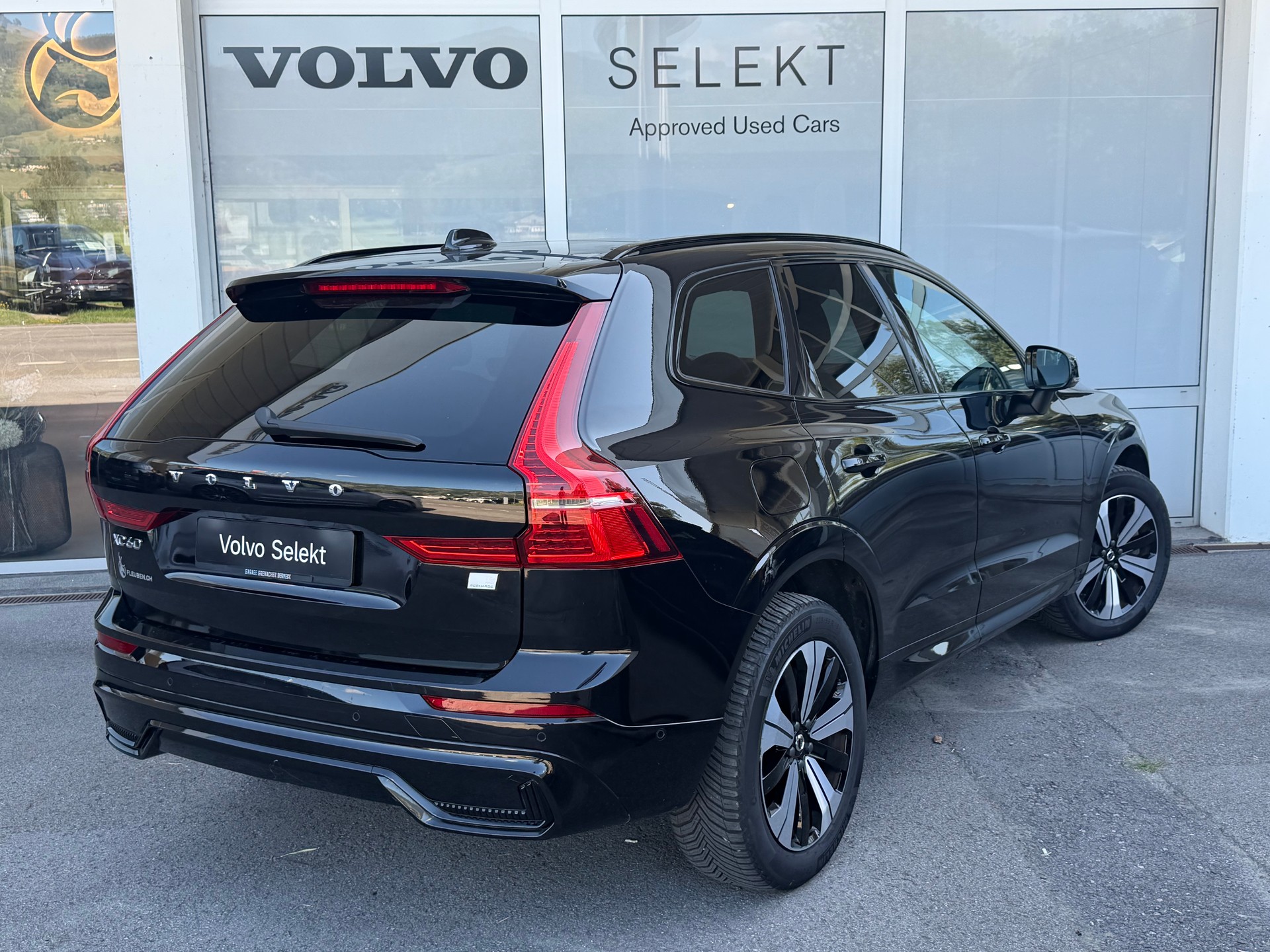 VOLVO XC60 T6 eAWD R-Design Geartronic-showroom-element-1