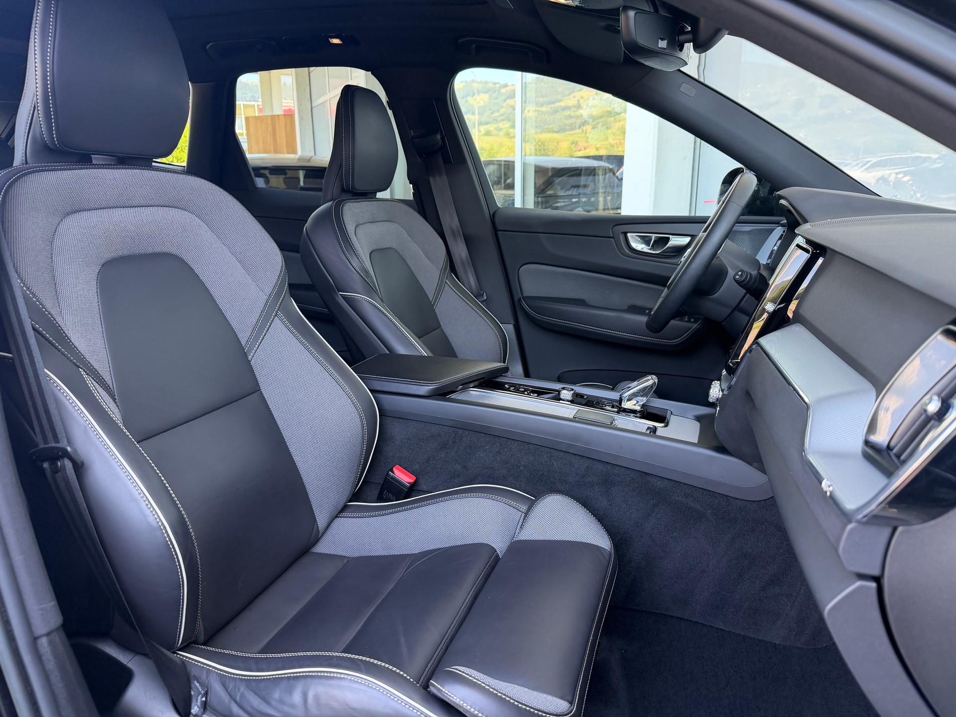 VOLVO XC60 T6 eAWD R-Design Geartronic-showroom-element-3