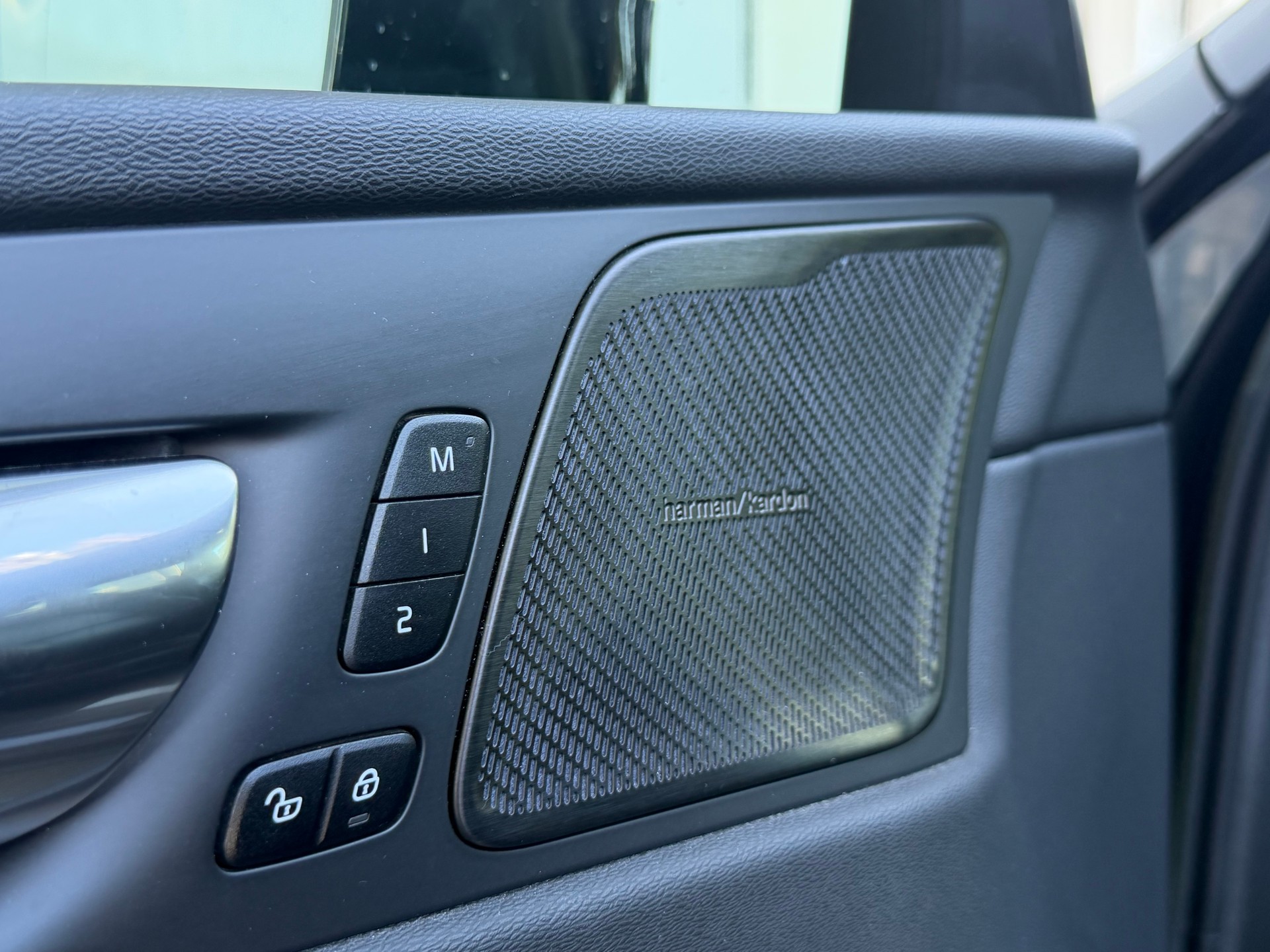 VOLVO XC60 T6 eAWD R-Design Geartronic-image-11