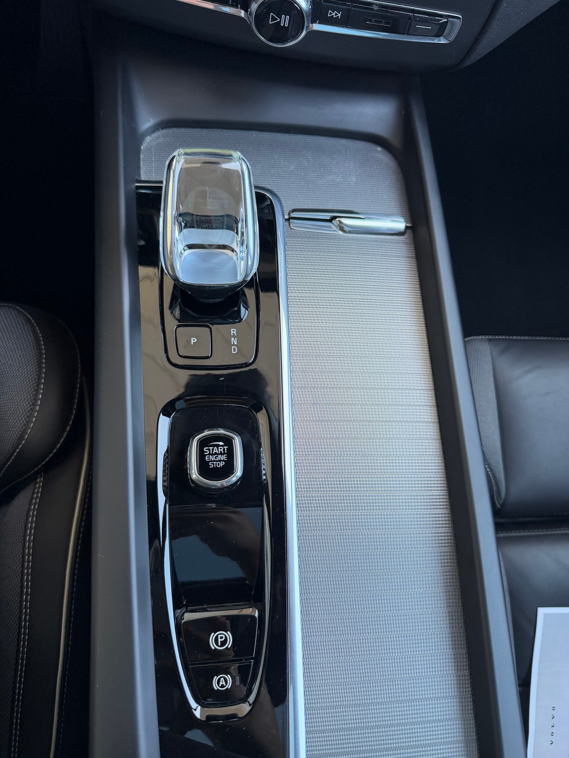 VOLVO XC60 T6 eAWD R-Design Geartronic-image-13