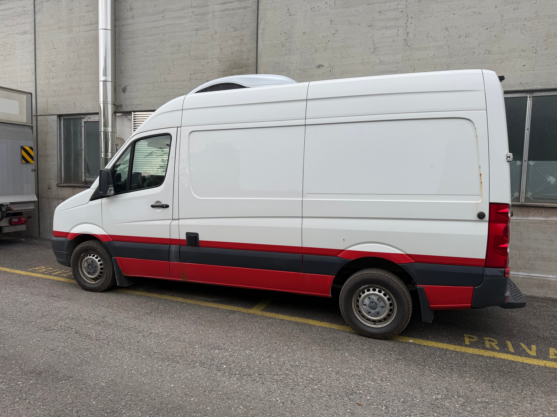 VW Crafter 35L 2.0 TDI-image-0