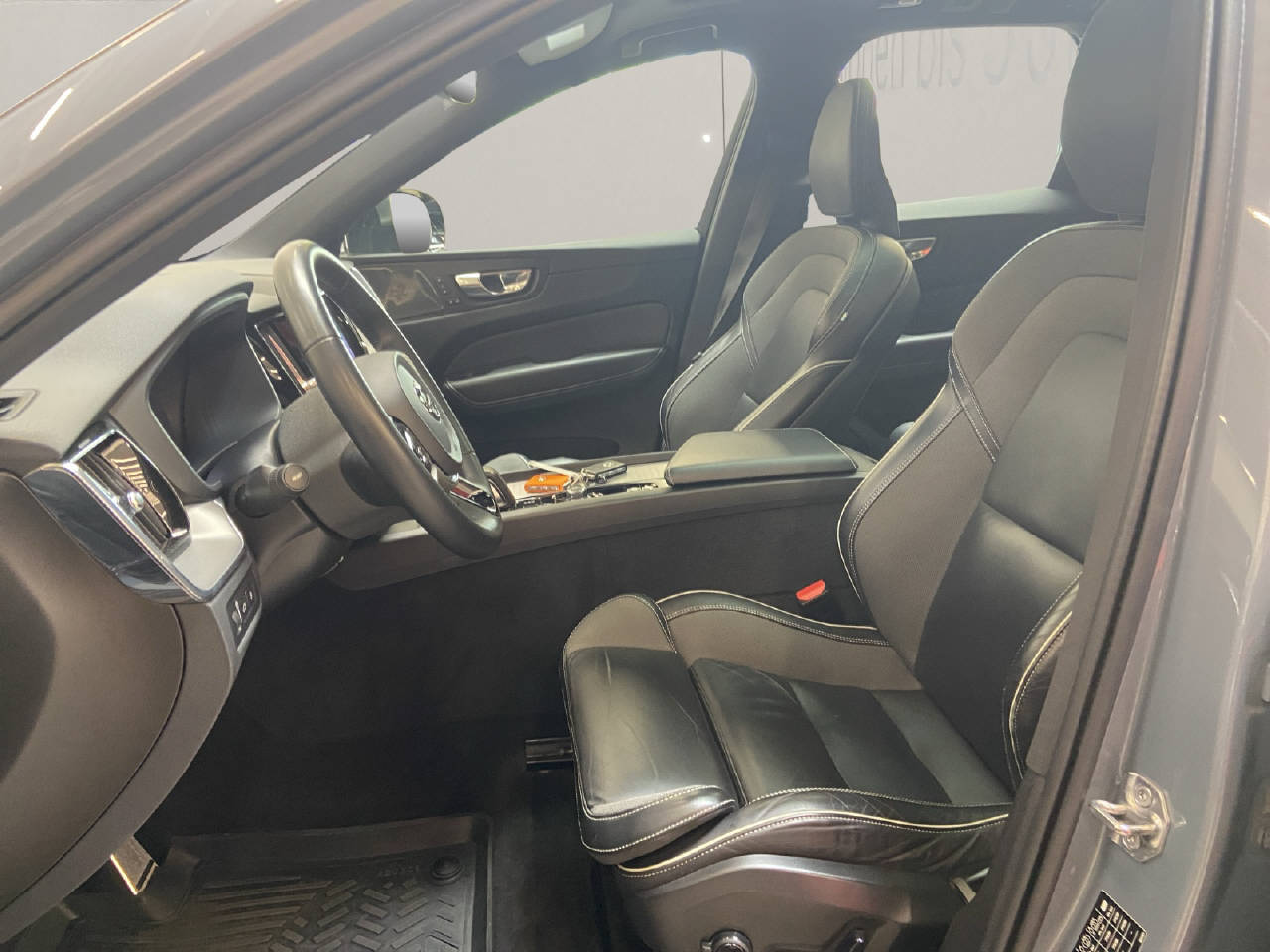 VOLVO XC60 2.0 T6 TE R-Design eAWD-image-4