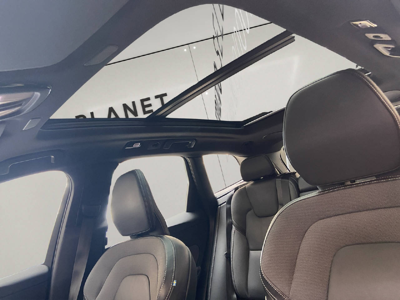 VOLVO XC60 2.0 T6 TE R-Design eAWD-image-14