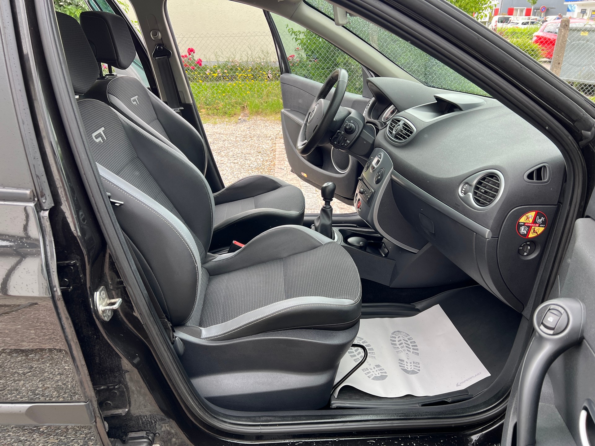 RENAULT Clio 2.0 16V GT-image-9