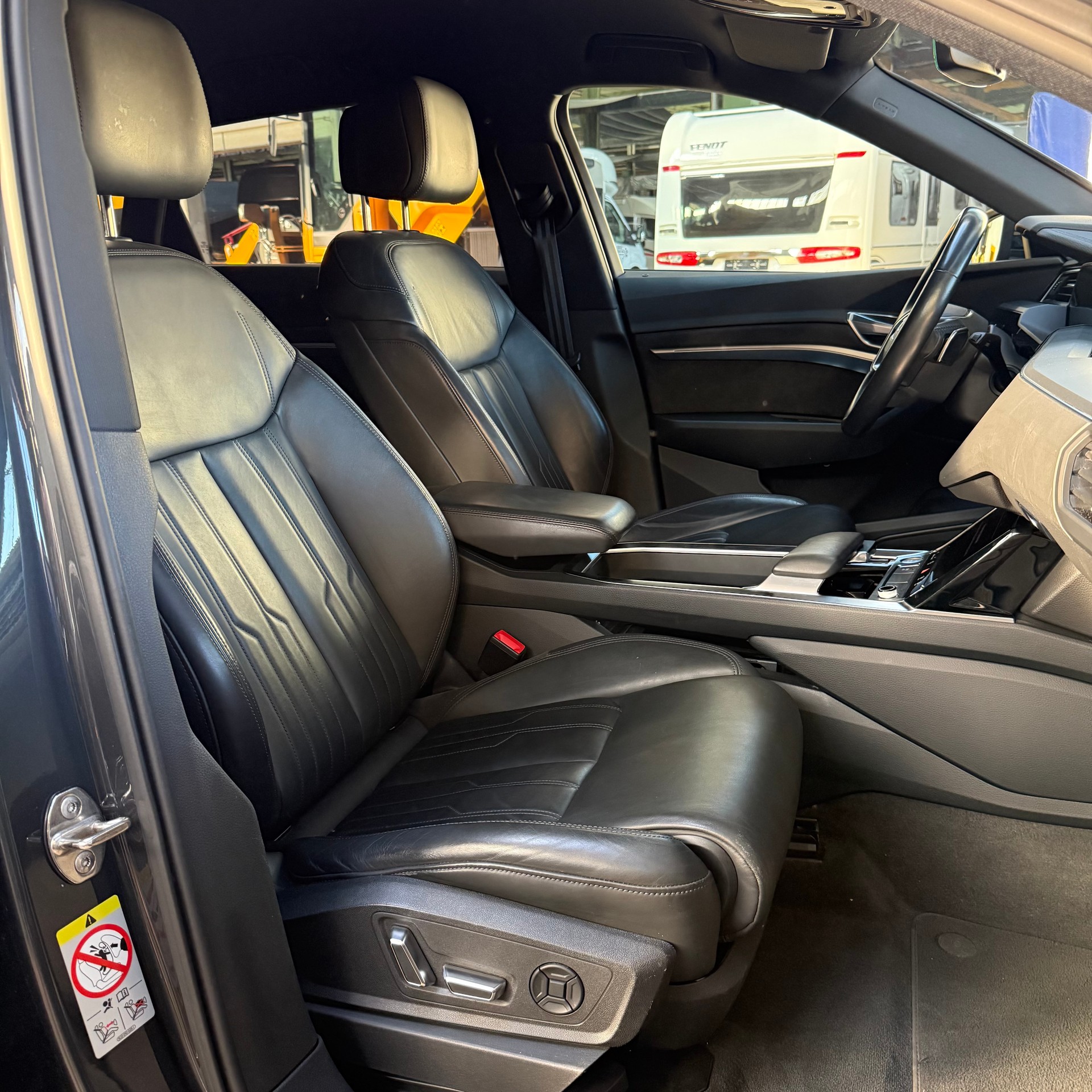 AUDI e-tron 50 S Line quattro Swiss-image-14