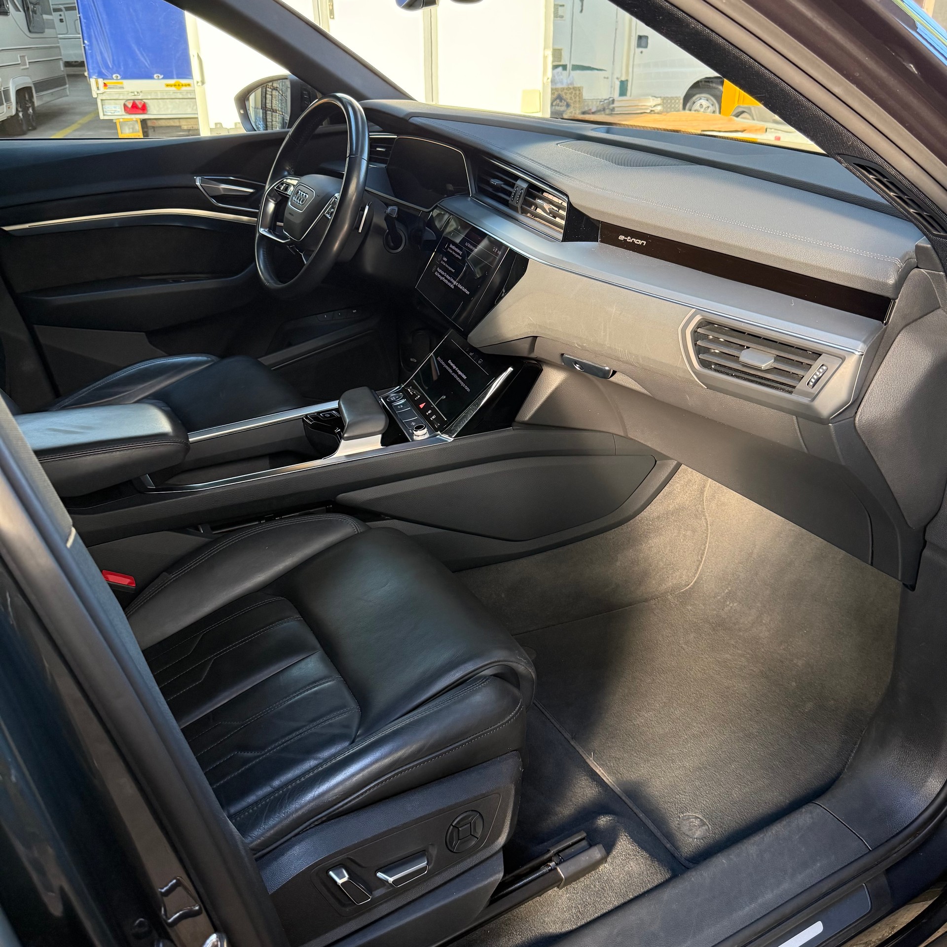 AUDI e-tron 50 S Line quattro Swiss-image-13