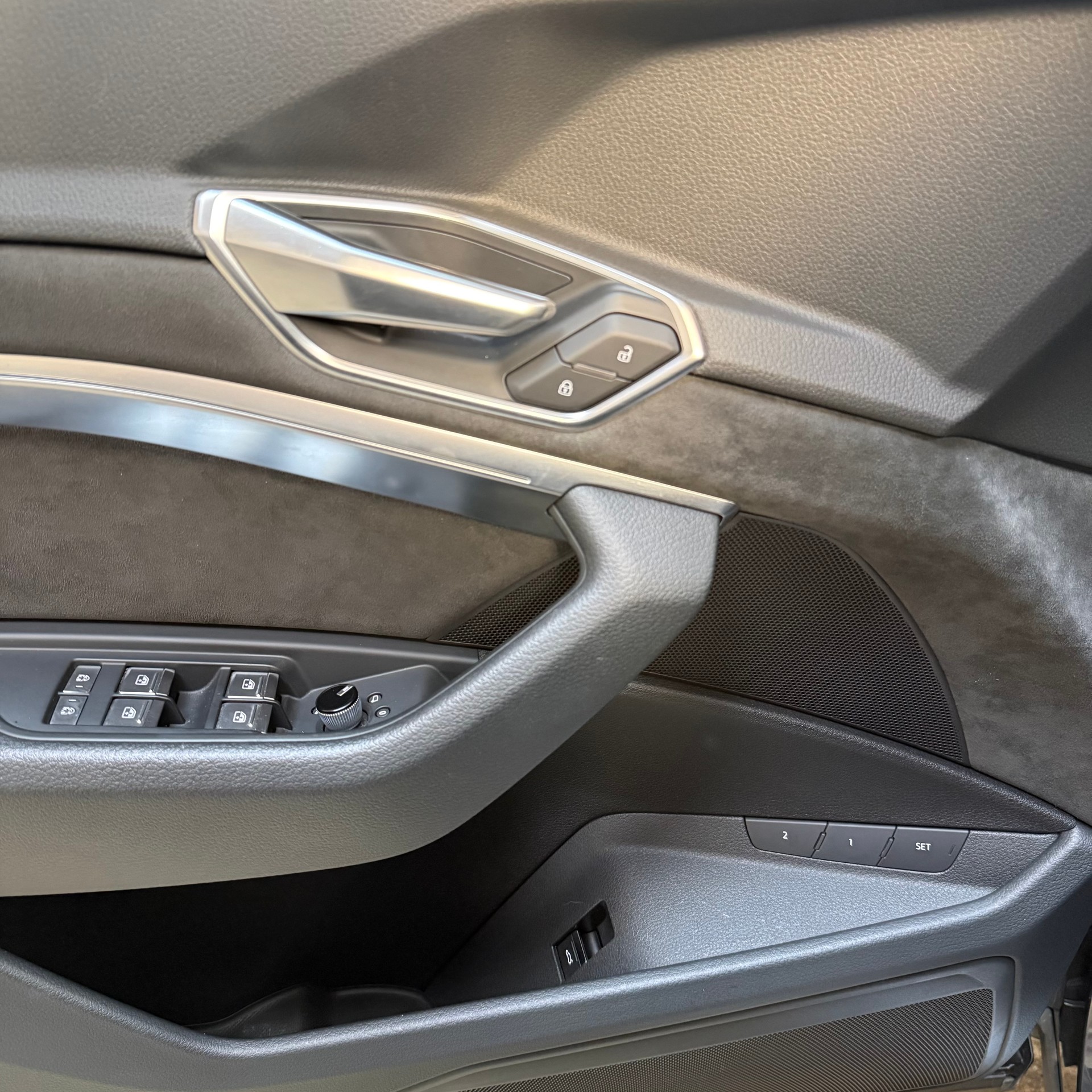 AUDI e-tron 50 S Line quattro Swiss-image-12