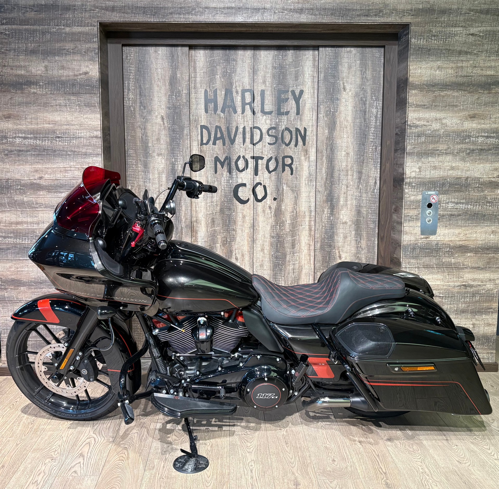 HARLEY-DAVIDSON FLTRXSE Road Glide Special 117 CVO-showroom-element-3