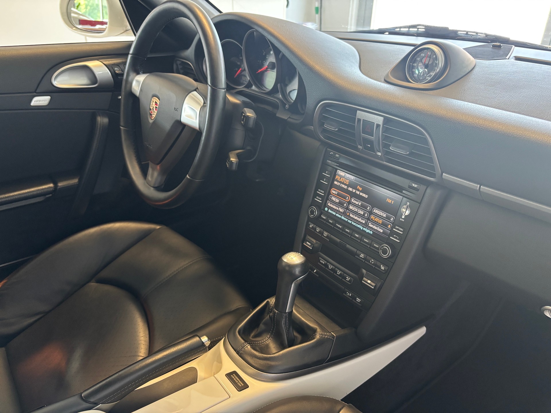 PORSCHE 911 Carrera 4 997.2 Handschaltung-image-7
