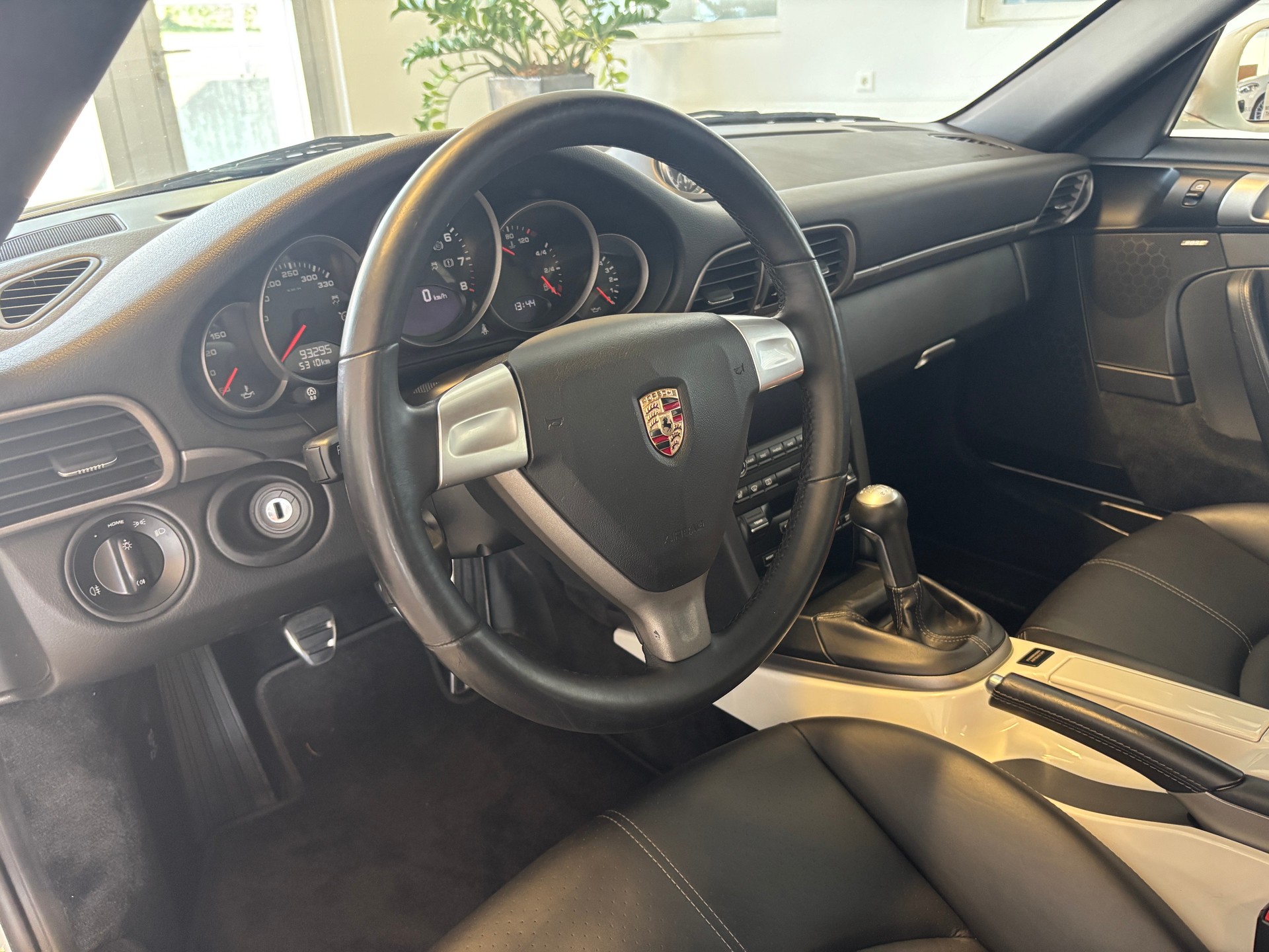 PORSCHE 911 Carrera 4 997.2 Handschaltung-image-4