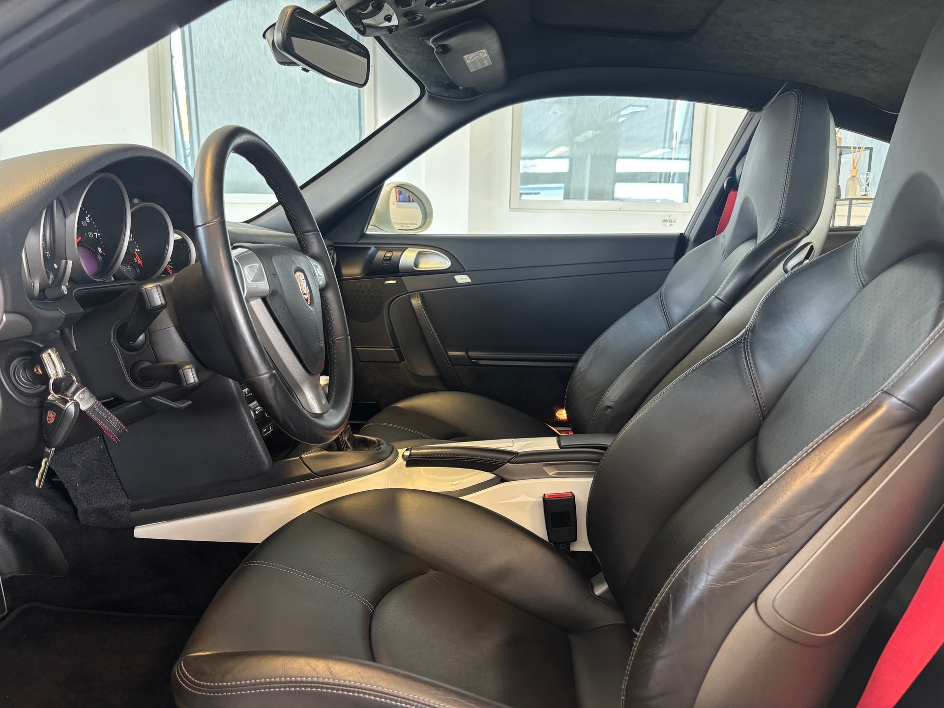 PORSCHE 911 Carrera 4 997.2 Handschaltung-image-10
