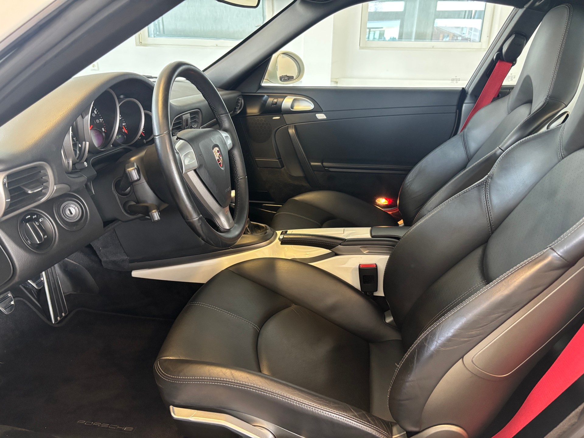 PORSCHE 911 Carrera 4 997.2 Handschaltung-image-5