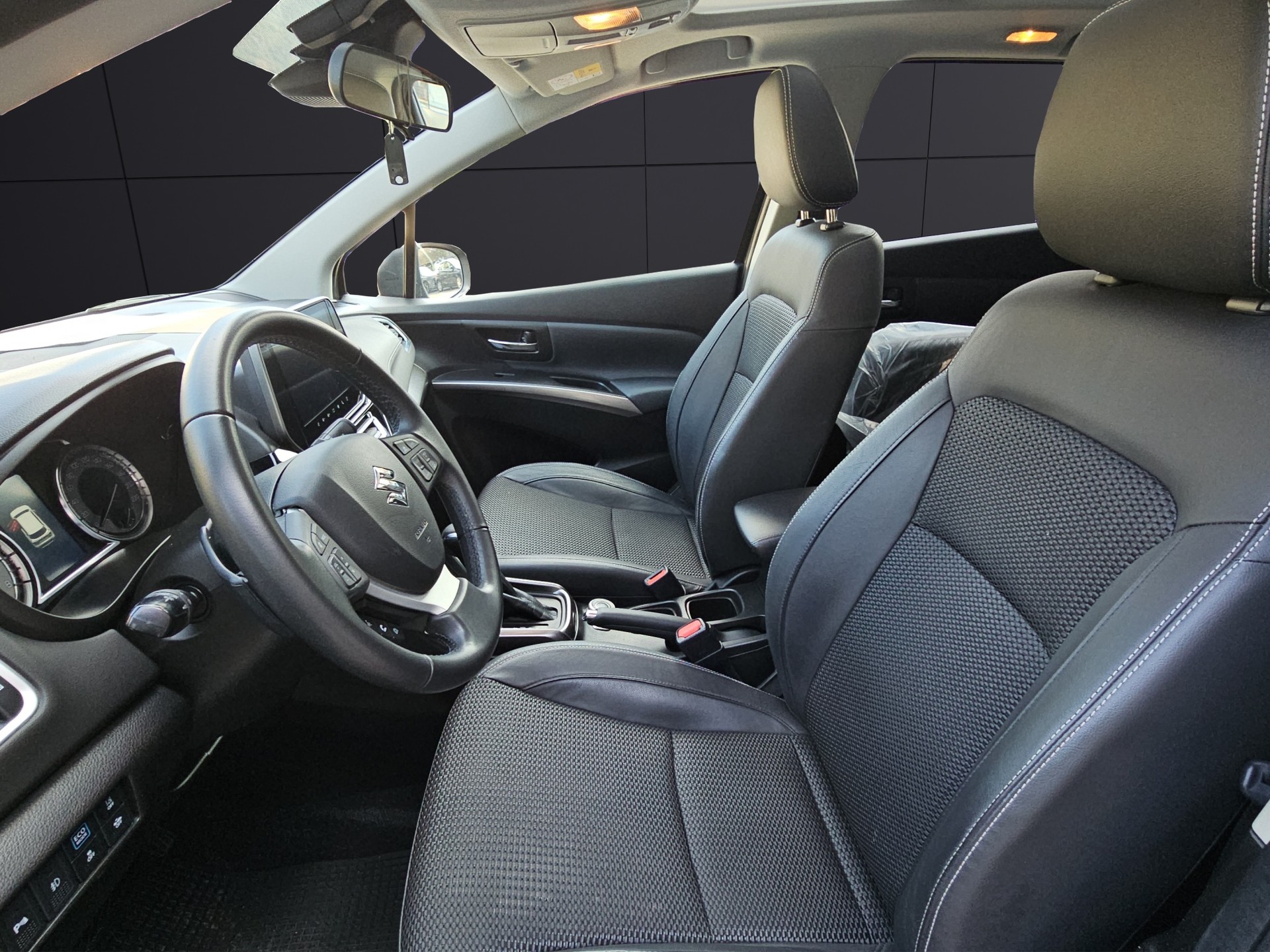 SUZUKI S-Cross 1.5 Compact Top Hybrid 4x4-image-9