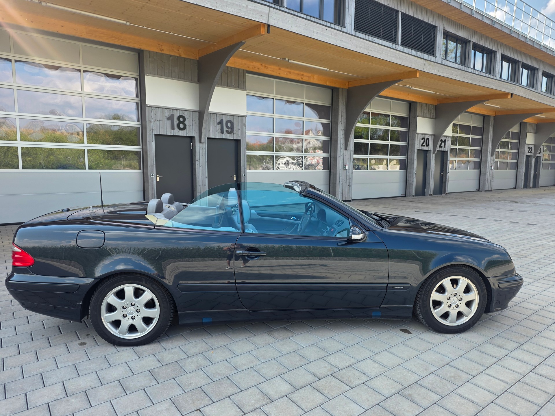 MERCEDES-BENZ CLK 320 Avantgarde Automatic-image-6