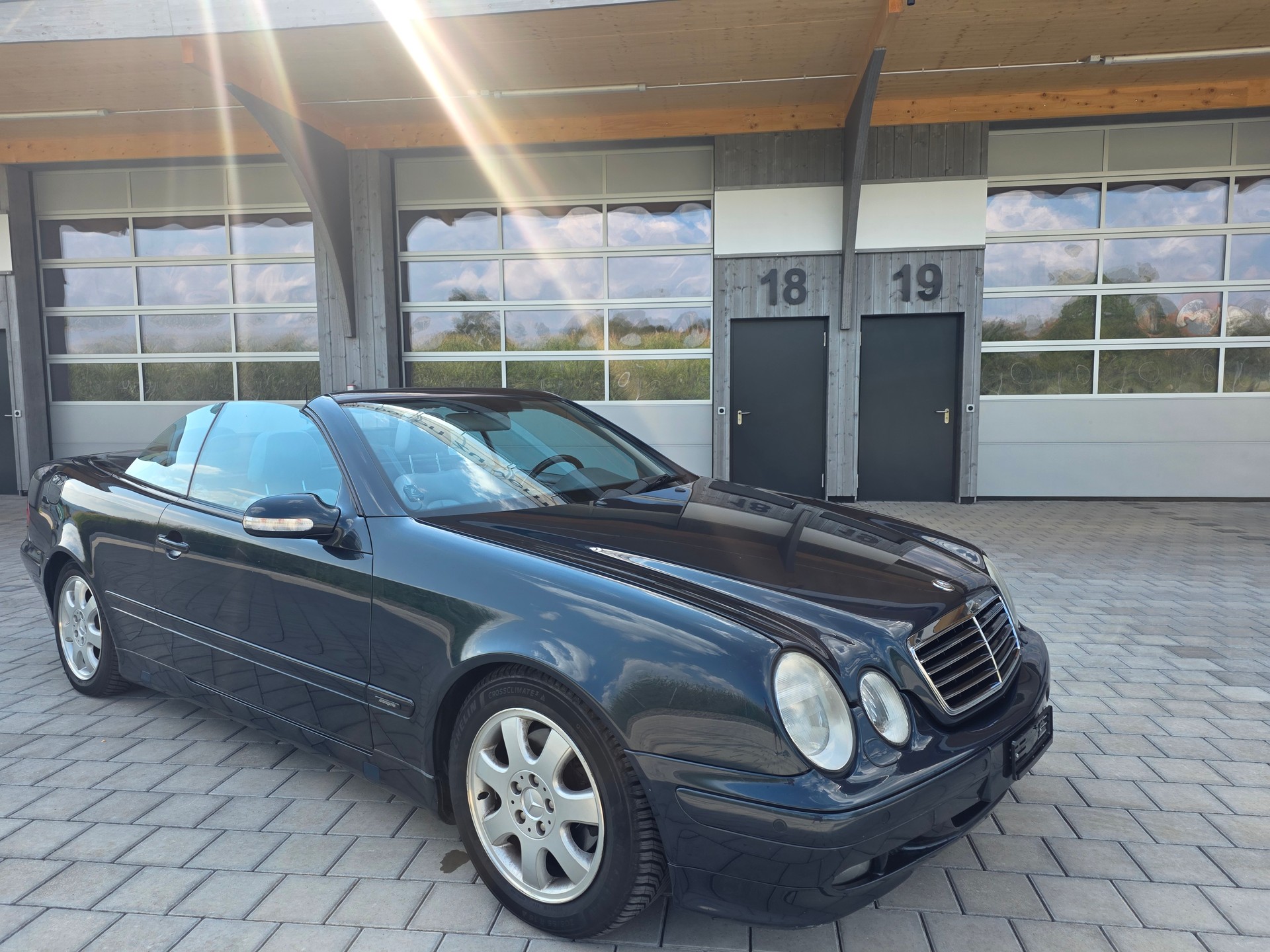 MERCEDES-BENZ CLK 320 Avantgarde Automatic-image-3