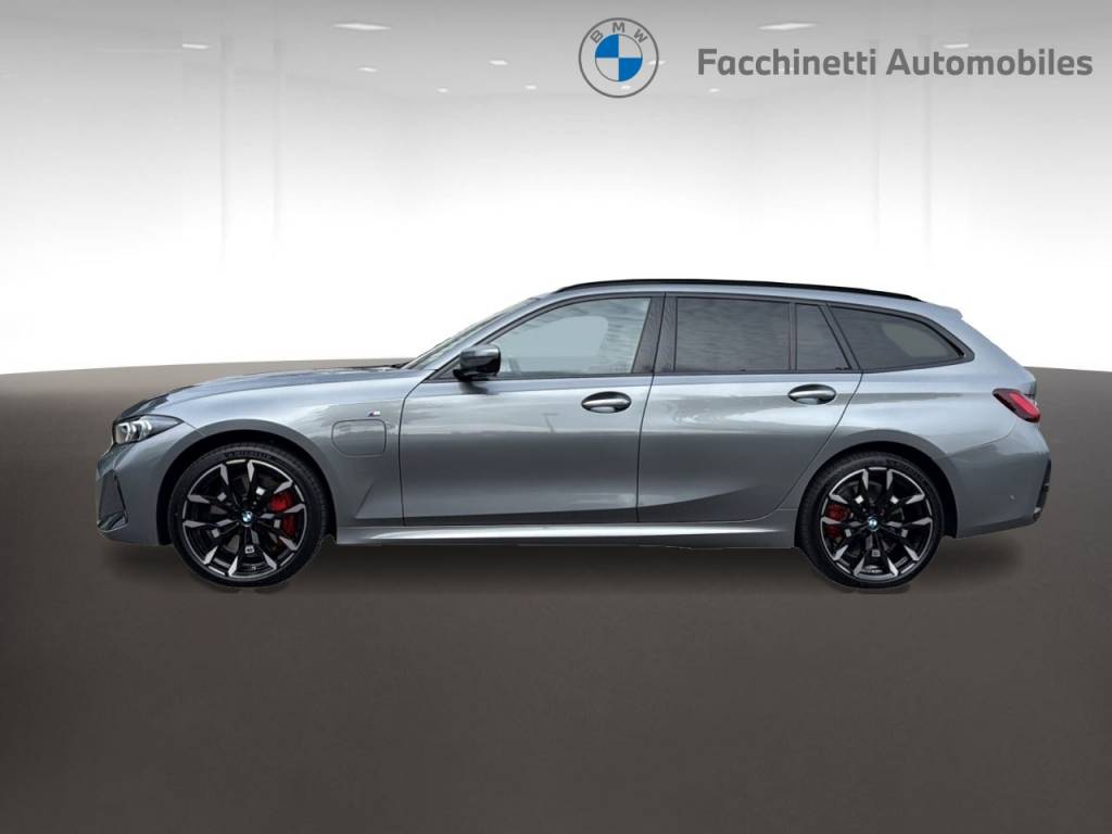 BMW 330e x DriveTouring Steptronic M Sport Pro-image-2
