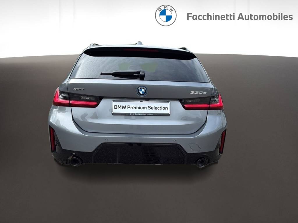 BMW 330e x DriveTouring Steptronic M Sport Pro-image-4