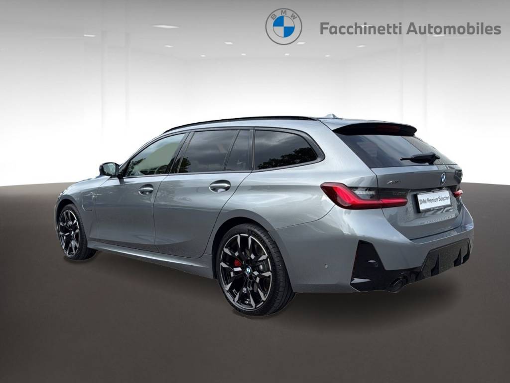 BMW 330e x DriveTouring Steptronic M Sport Pro-image-3