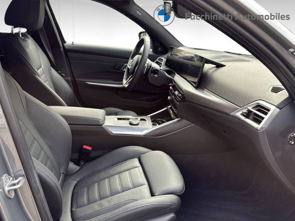 BMW 330e x DriveTouring Steptronic M Sport Pro-image-14