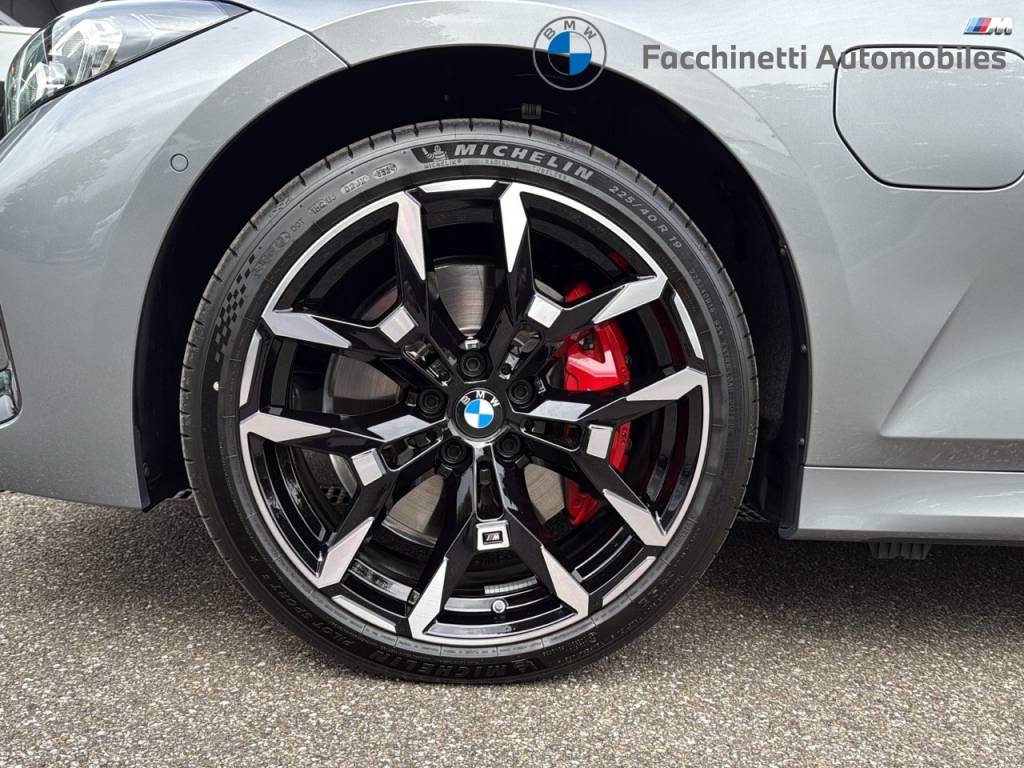 BMW 330e x DriveTouring Steptronic M Sport Pro-image-9