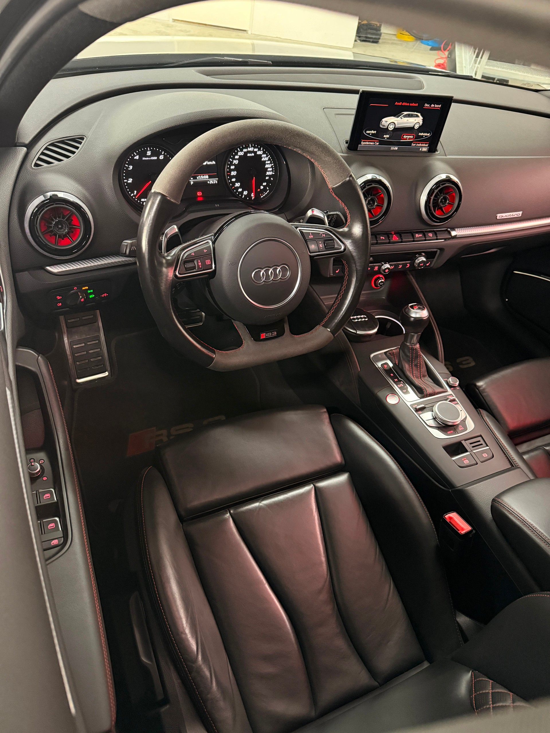 AUDI RS3 2.5 TSI quattro S-tronic-image-15