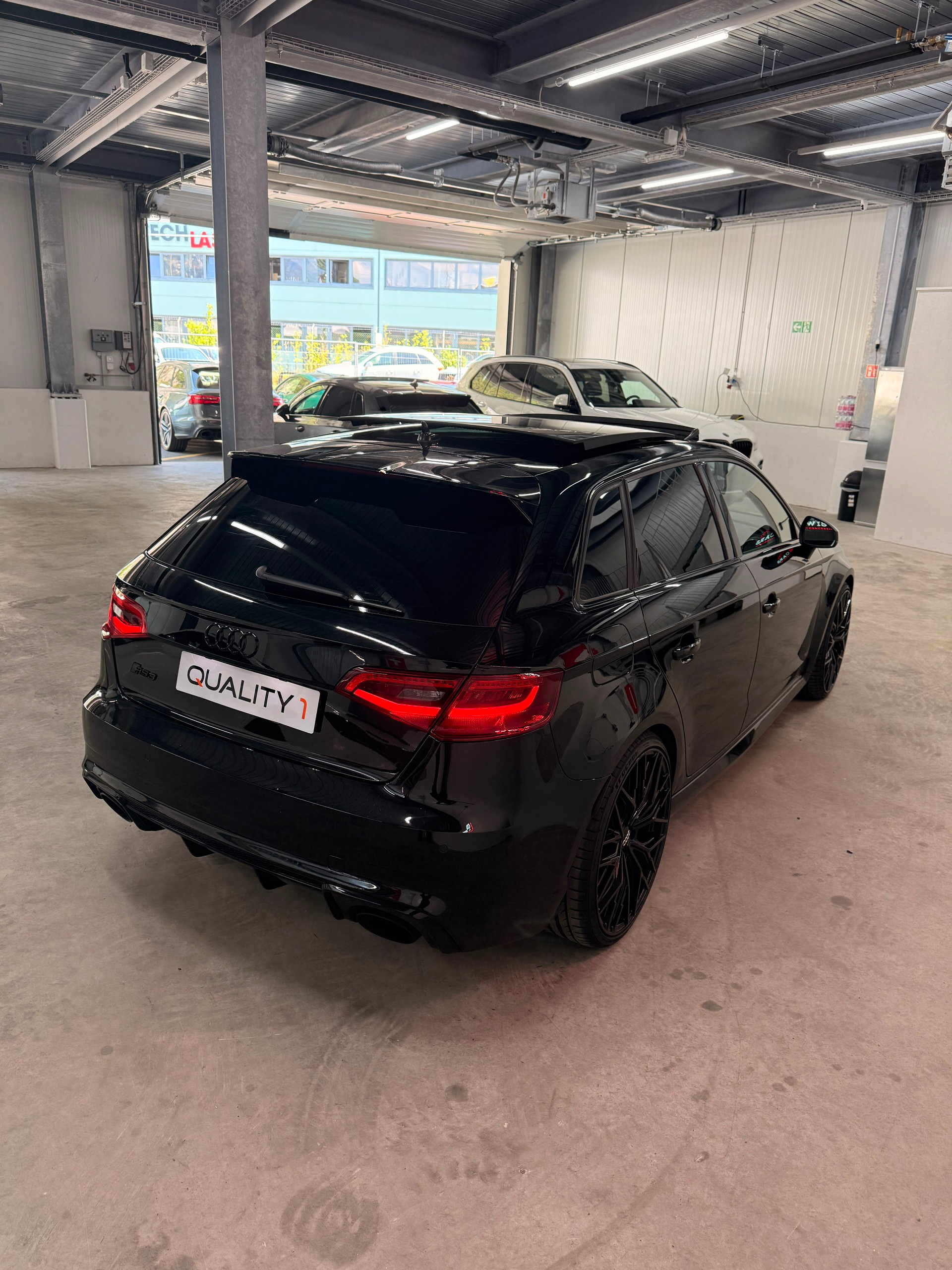 AUDI RS3 2.5 TSI quattro S-tronic-image-3