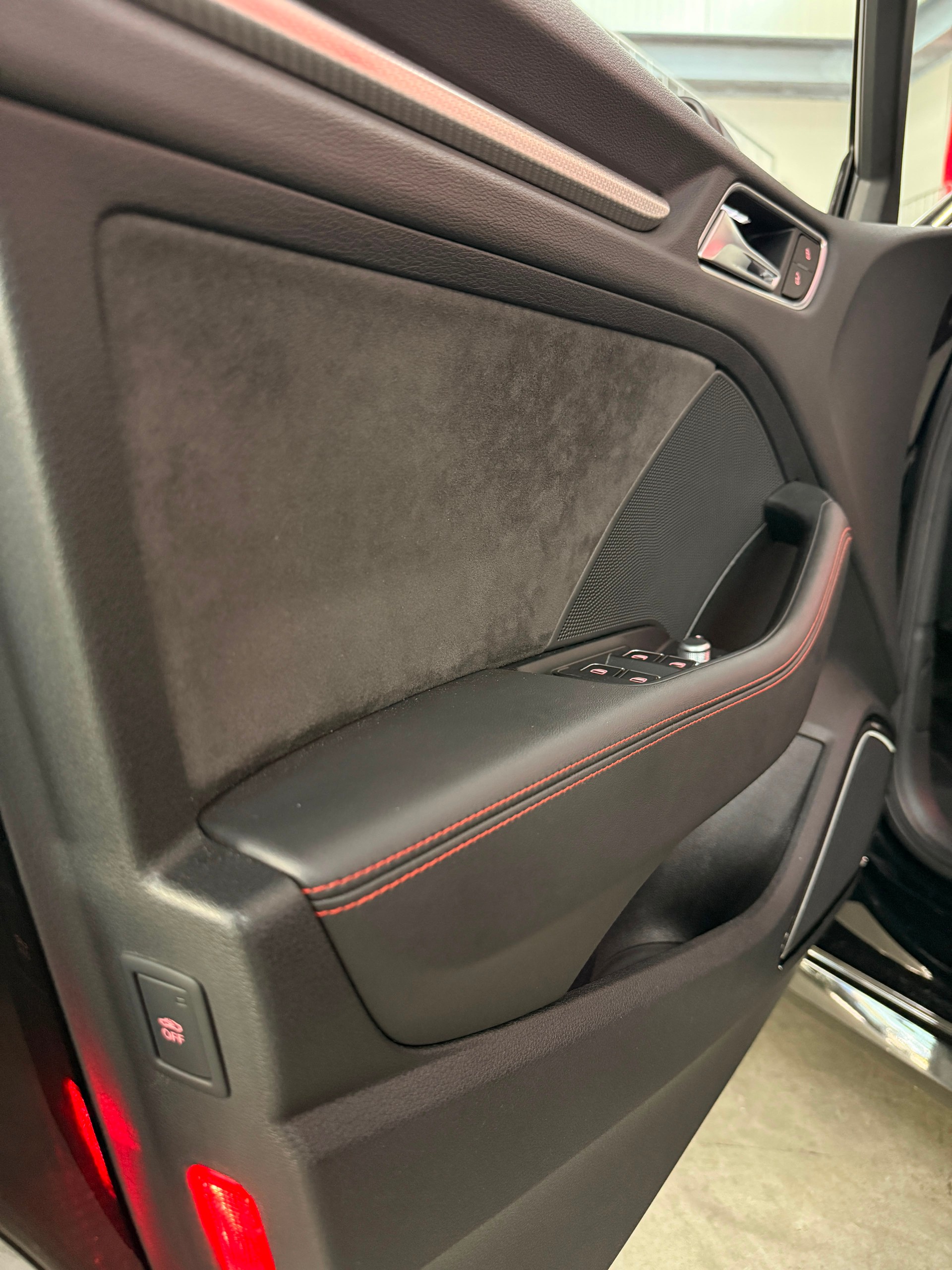 AUDI RS3 2.5 TSI quattro S-tronic-image-19