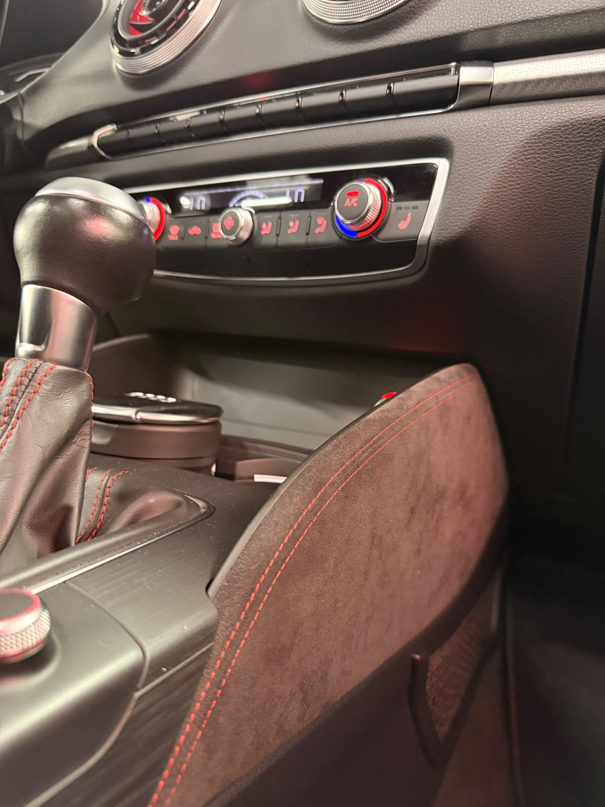 AUDI RS3 2.5 TSI quattro S-tronic-image-25