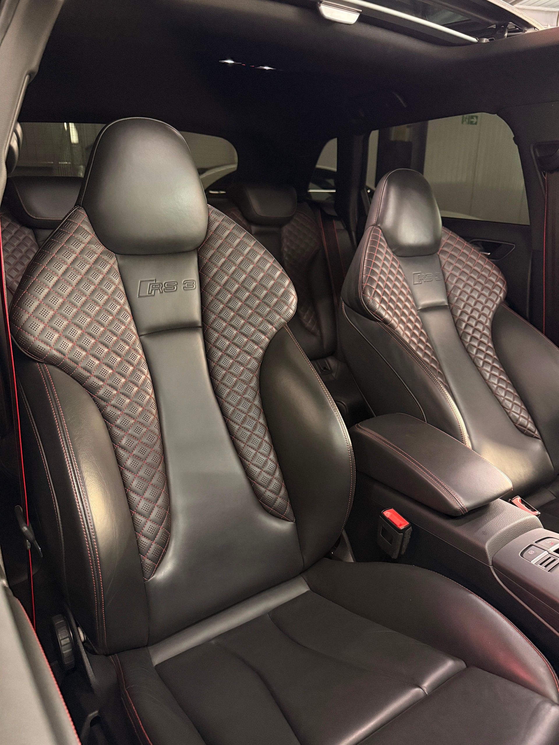 AUDI RS3 2.5 TSI quattro S-tronic-image-21