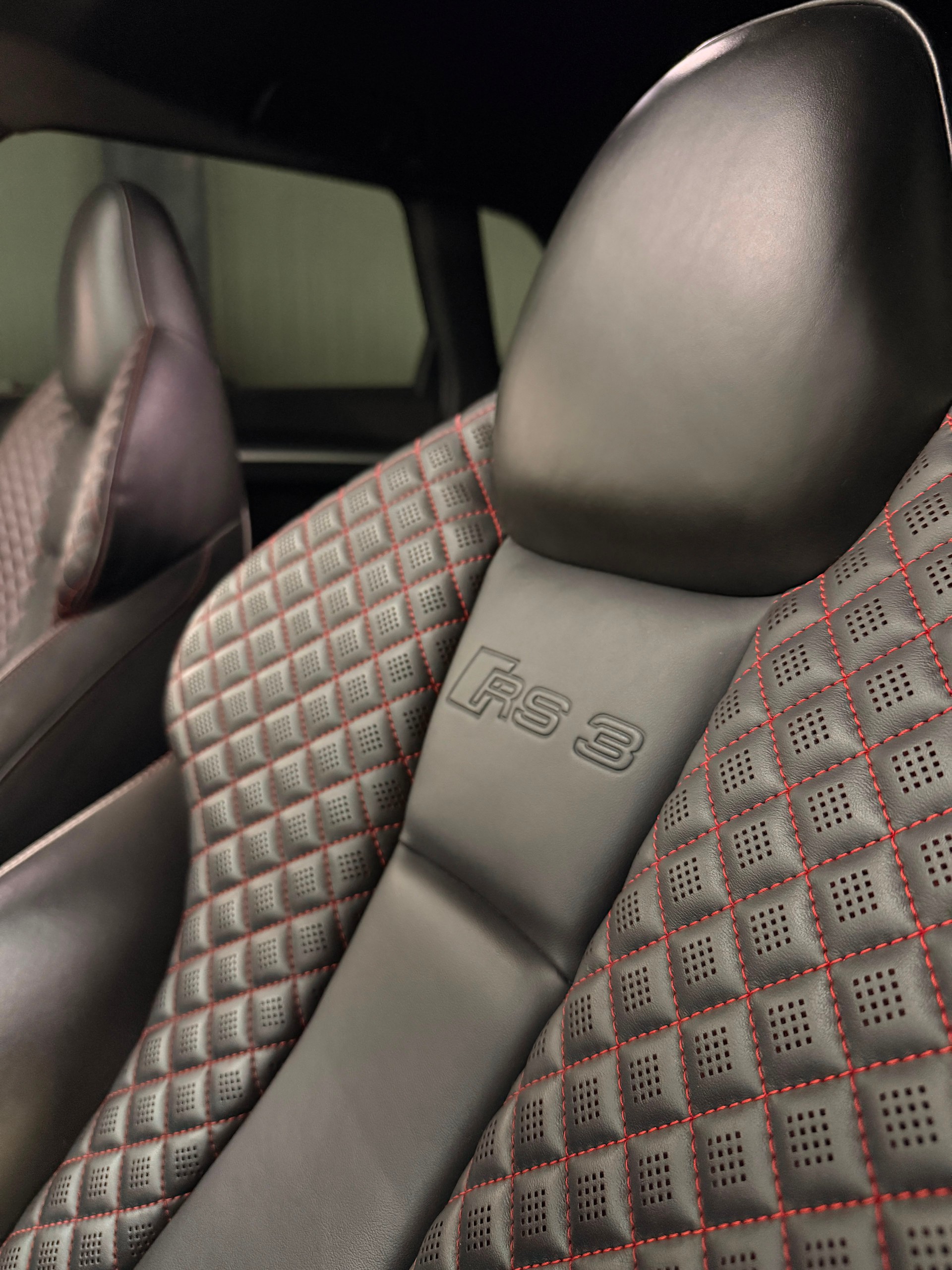 AUDI RS3 2.5 TSI quattro S-tronic-image-18