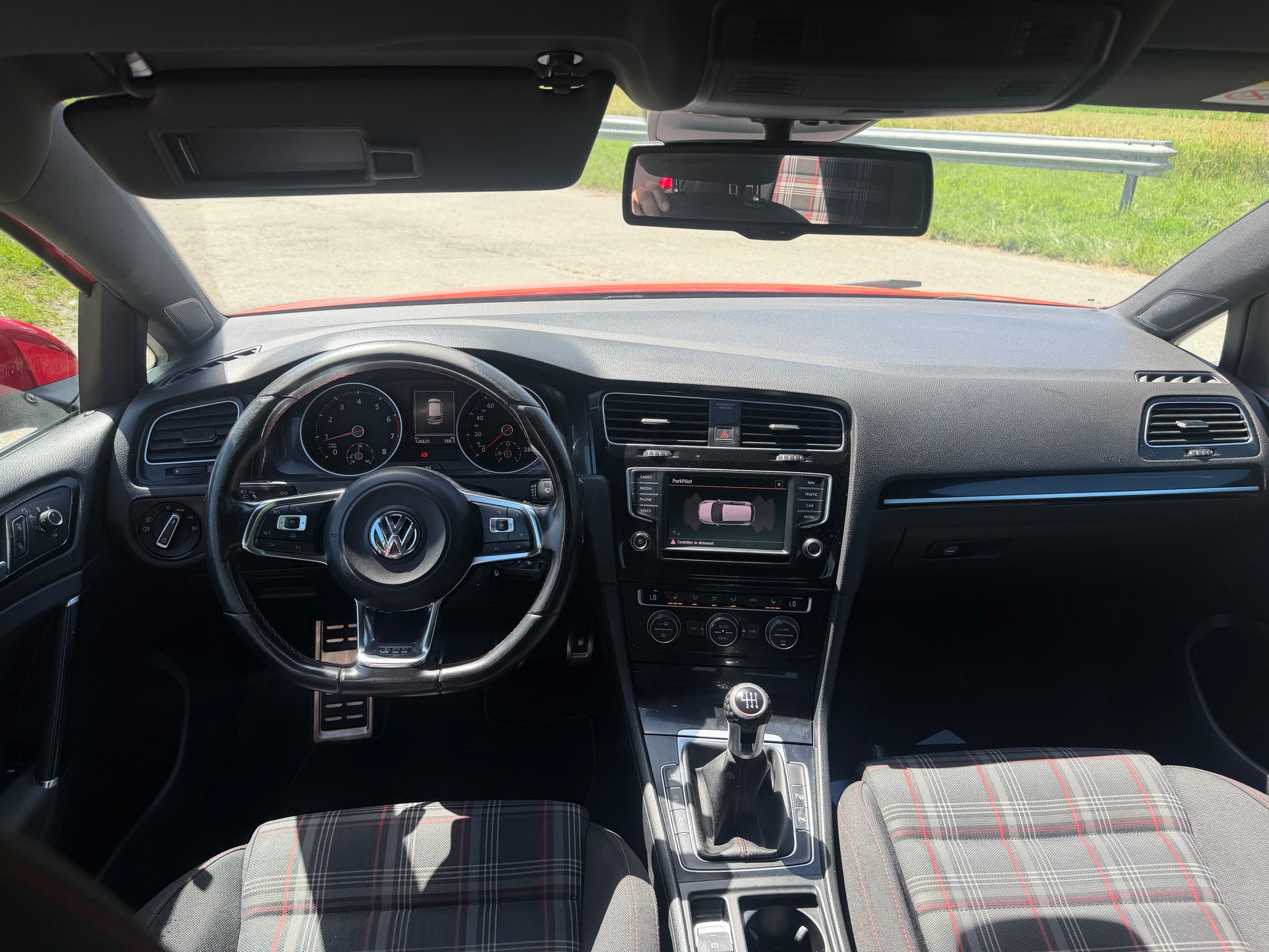 VW Golf 2.0 TSI GTI-image-6