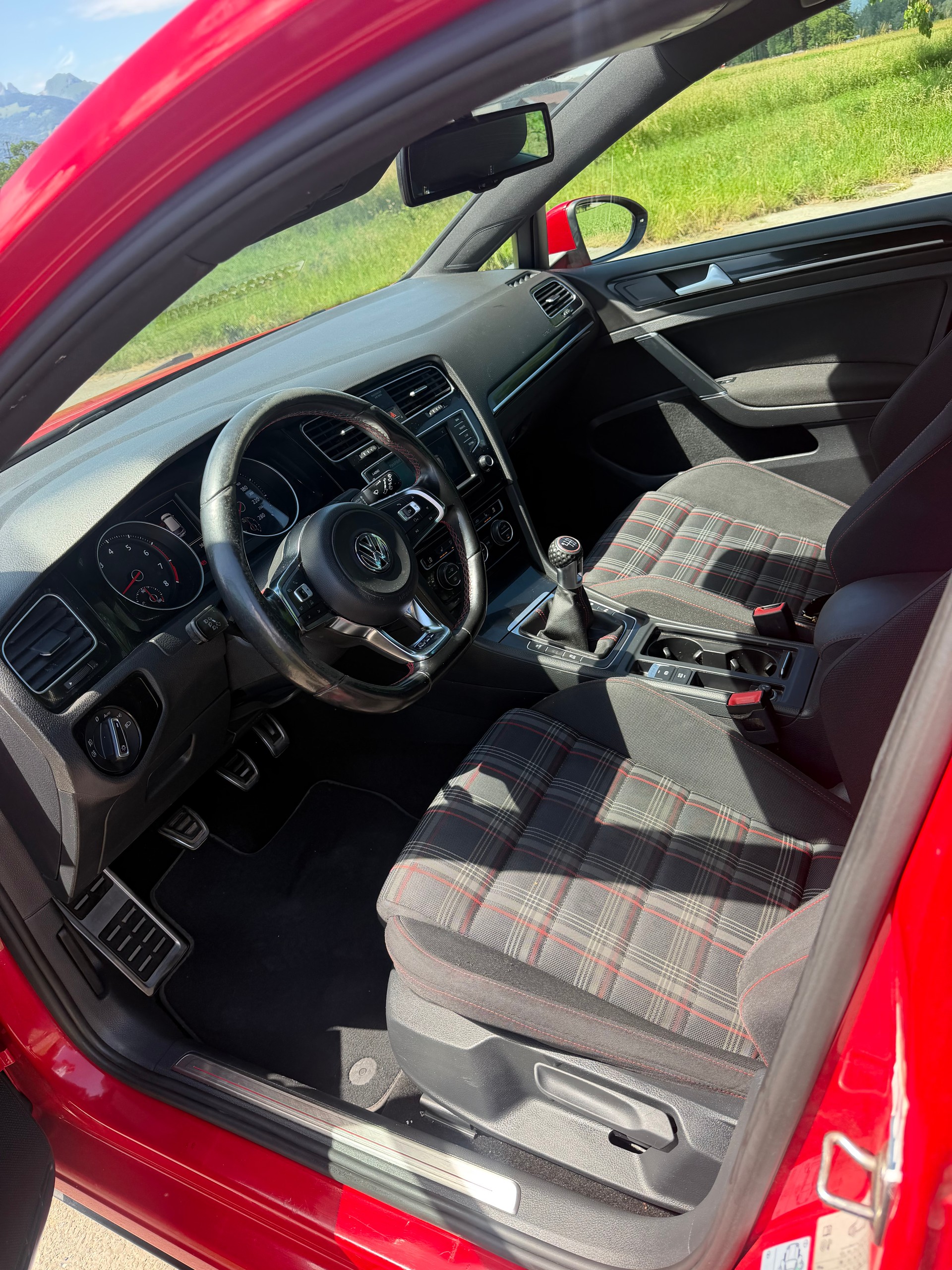 VW Golf 2.0 TSI GTI-image-8