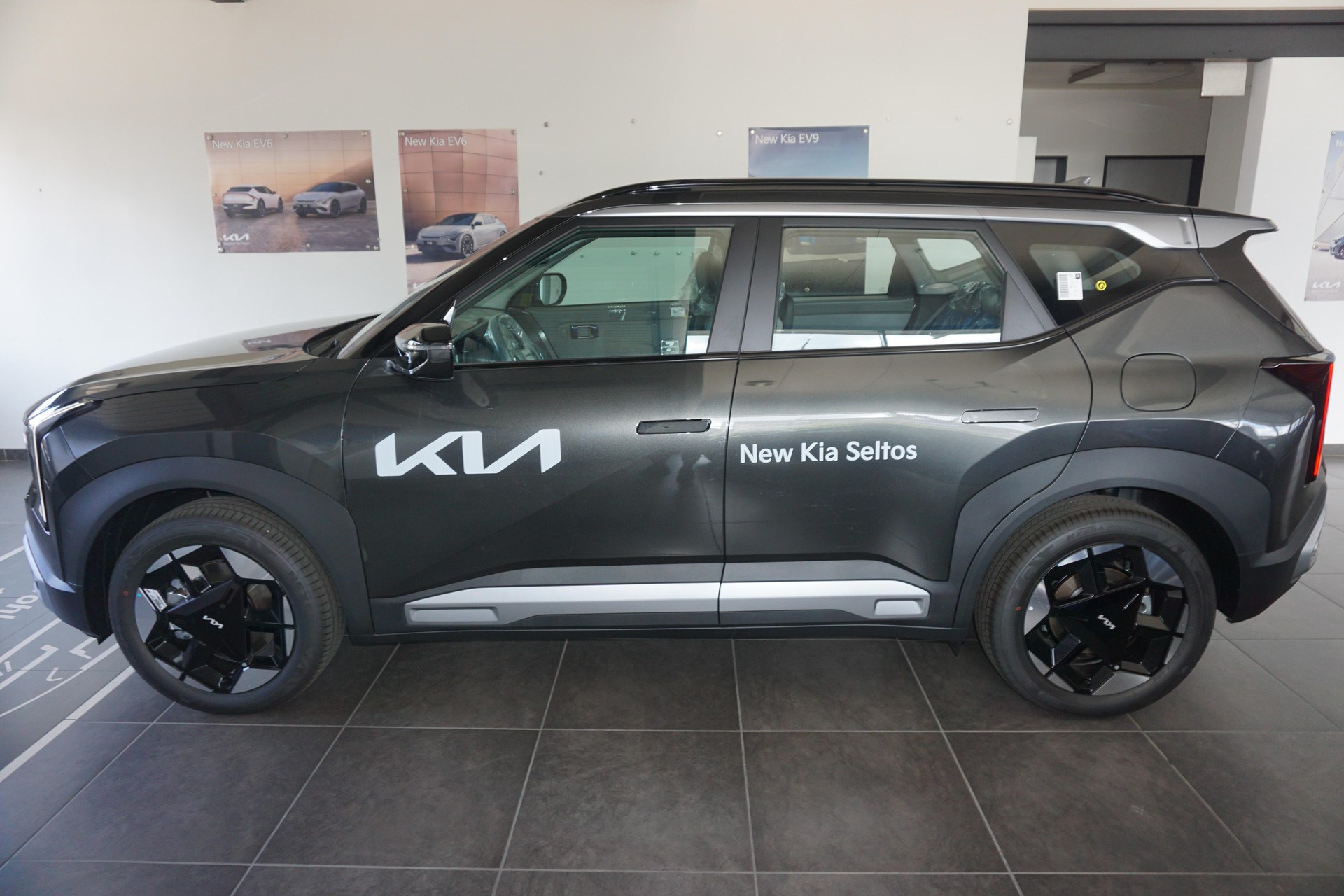 KIA Seltos 1.6 T-GDi Style-image-3