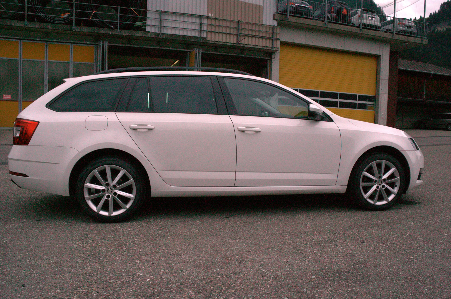 SKODA 2.0 TDI 150 Ambition 4x4 DSG-image-2
