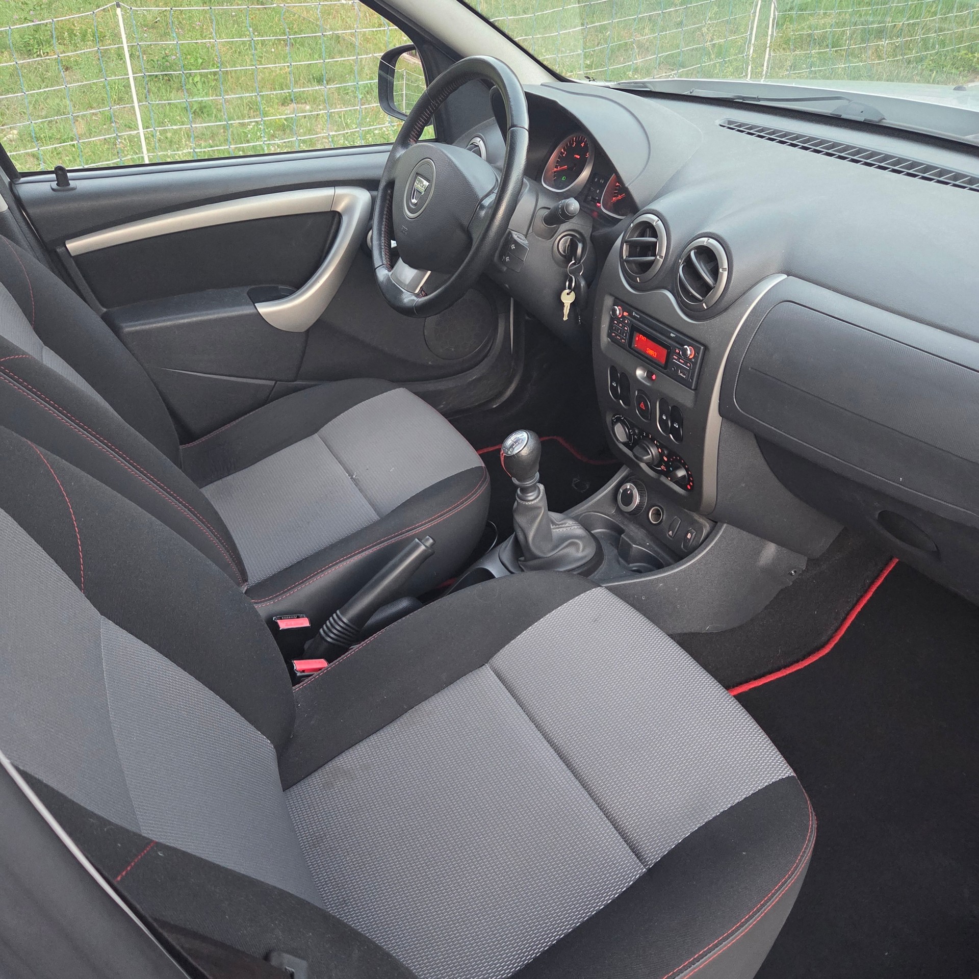 DACIA Duster 1.5 dCi Lauréate 4x4-image-8
