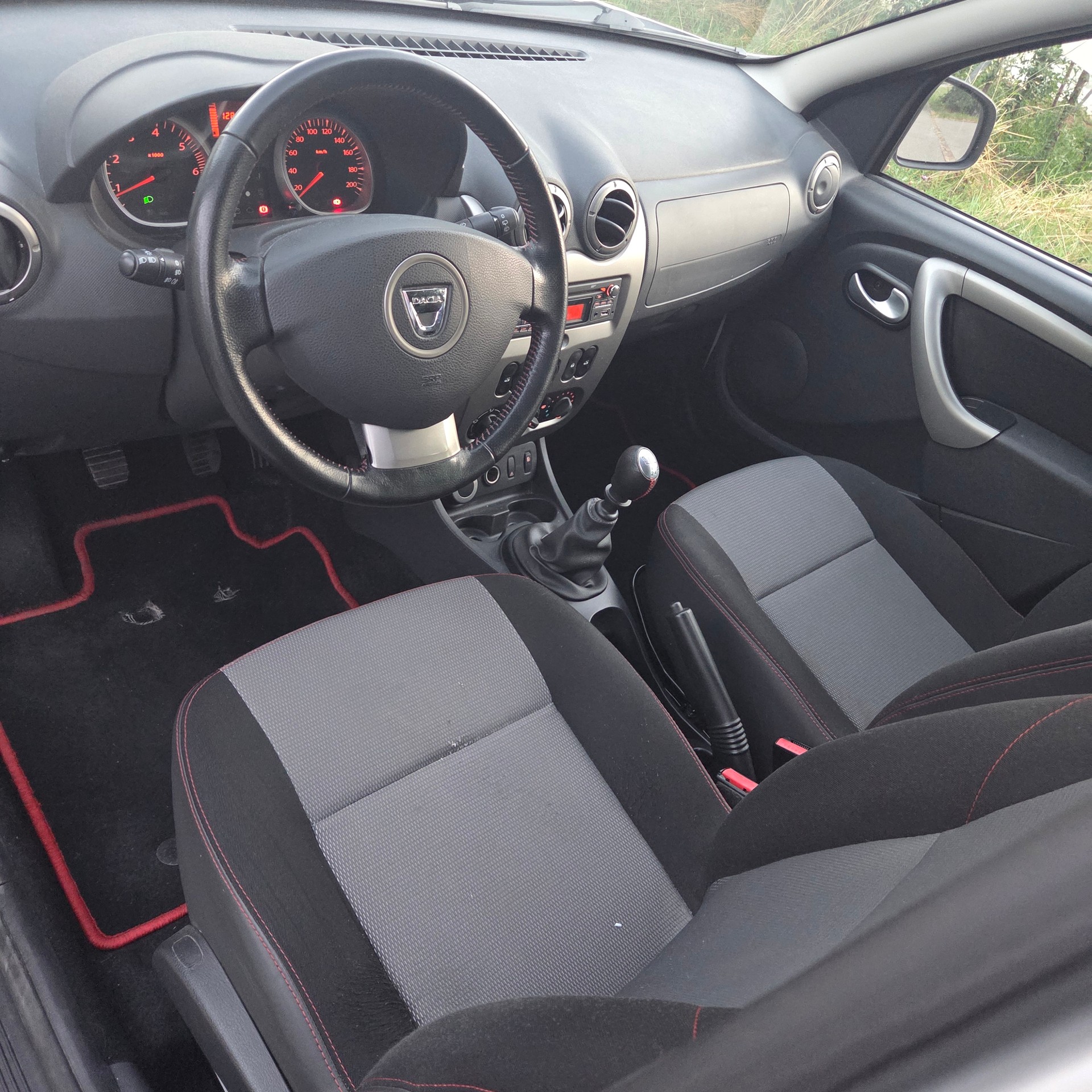 DACIA Duster 1.5 dCi Lauréate 4x4-image-9