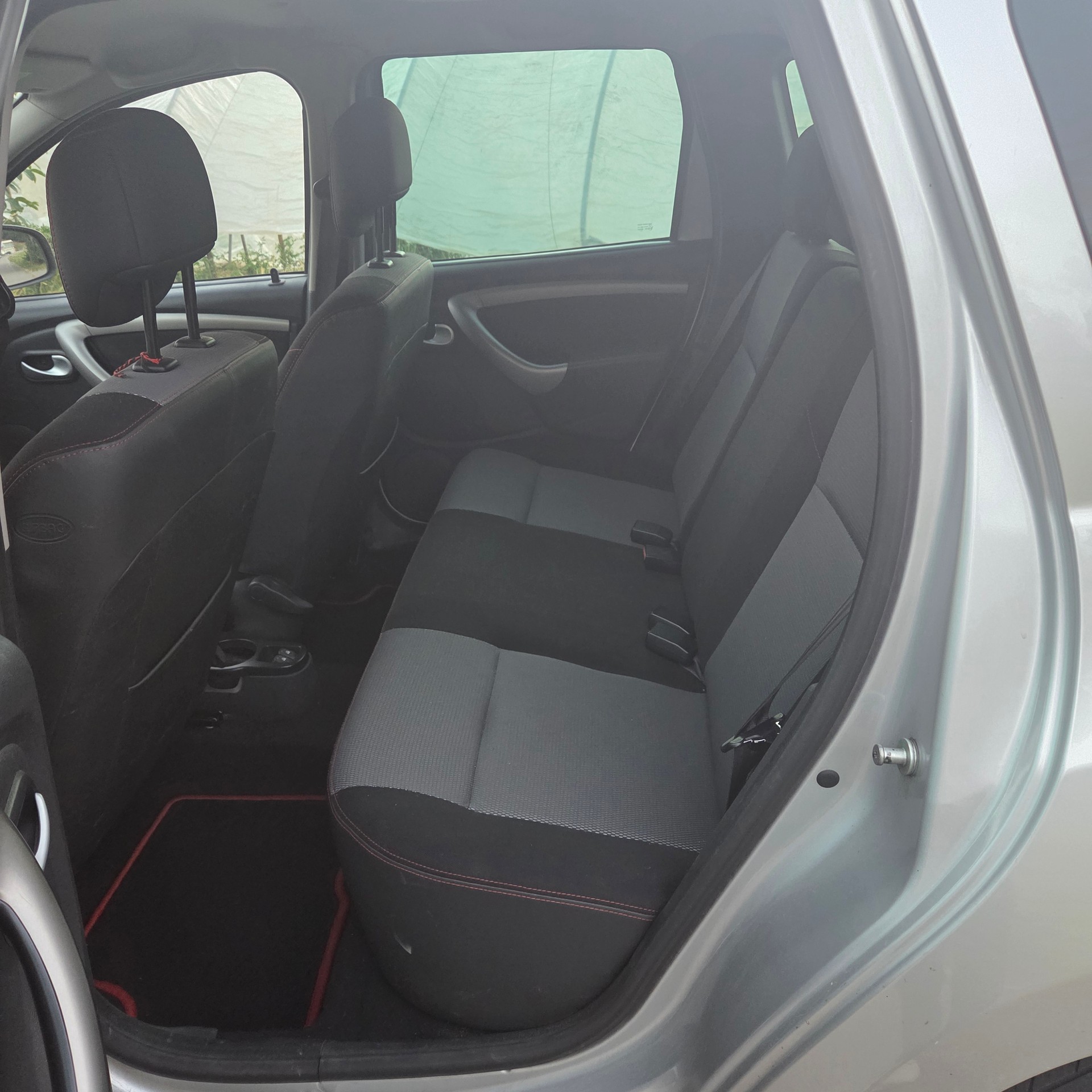 DACIA Duster 1.5 dCi Lauréate 4x4-image-7