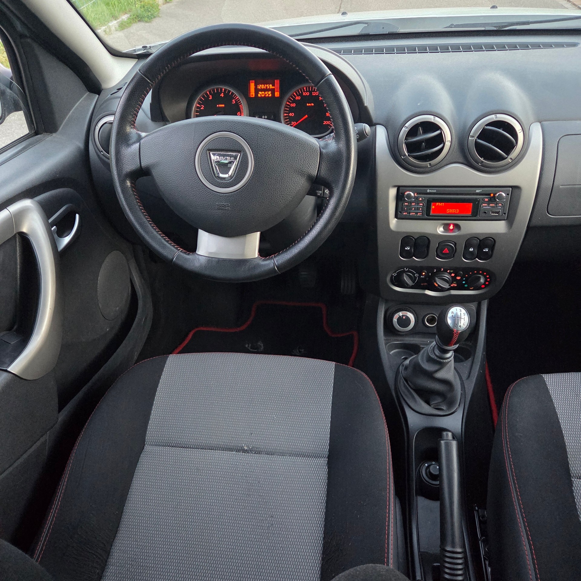 DACIA Duster 1.5 dCi Lauréate 4x4-image-10