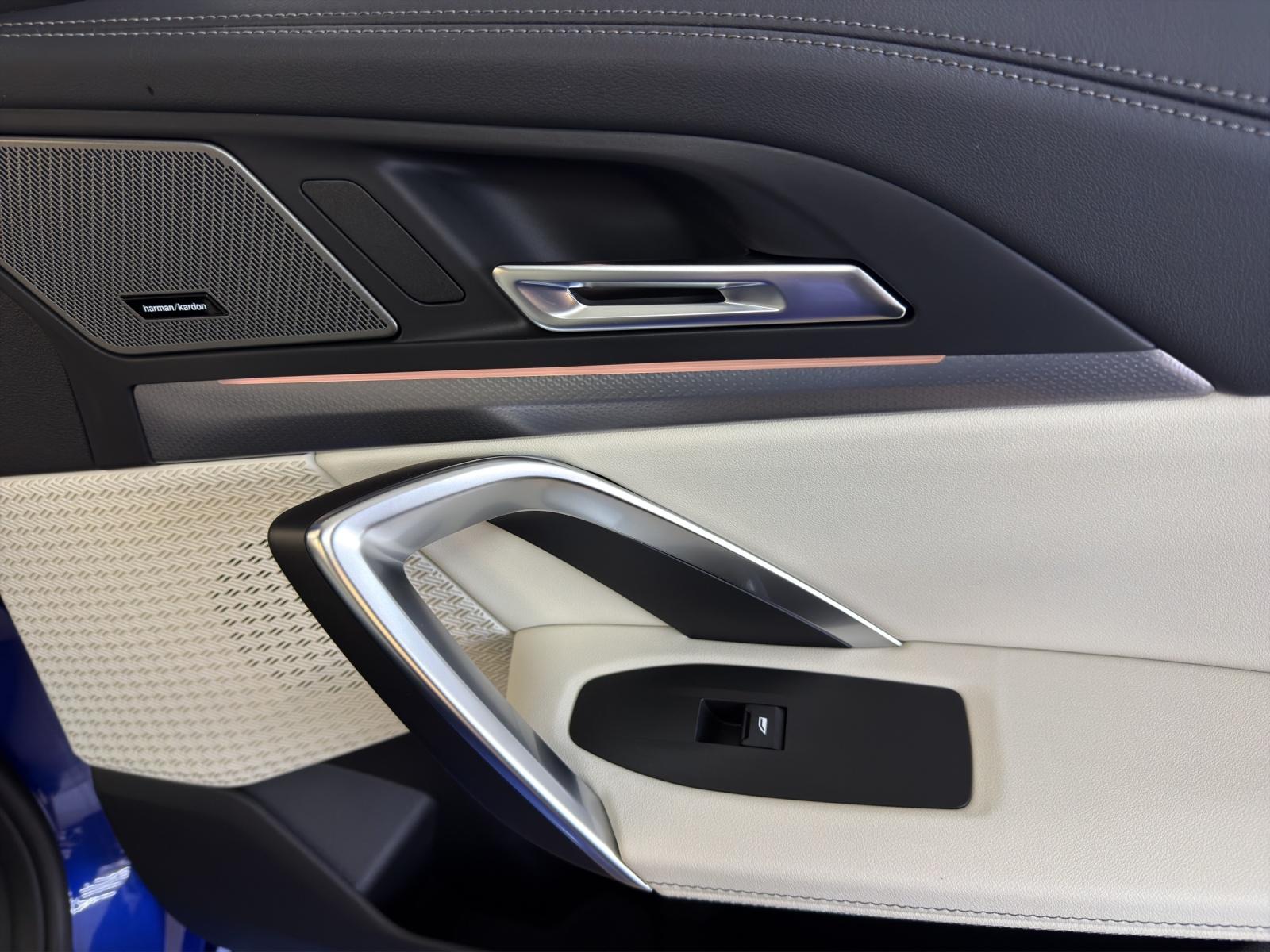 BMW iX1 30 xDrive-image-15