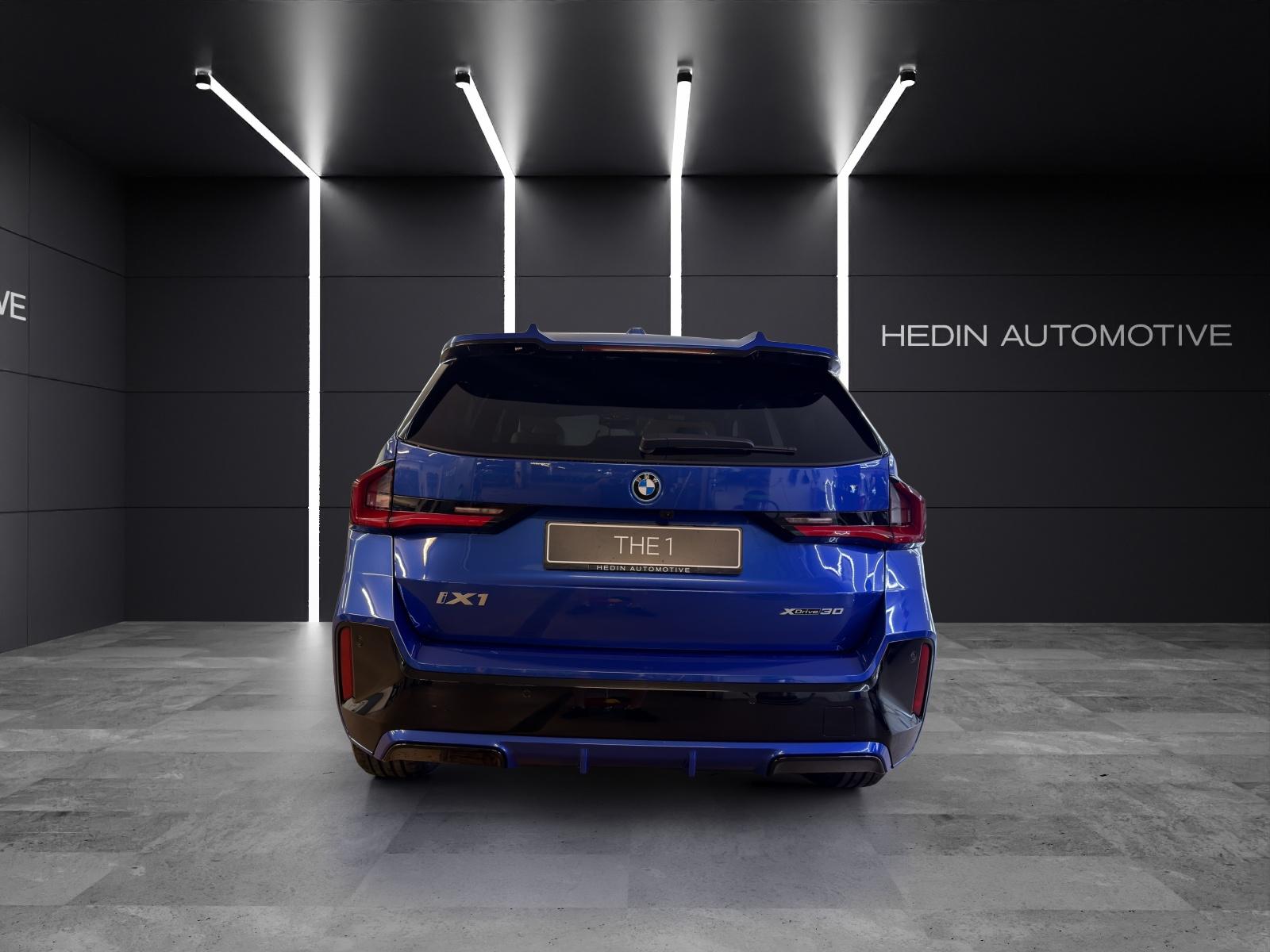BMW iX1 30 xDrive-image-3