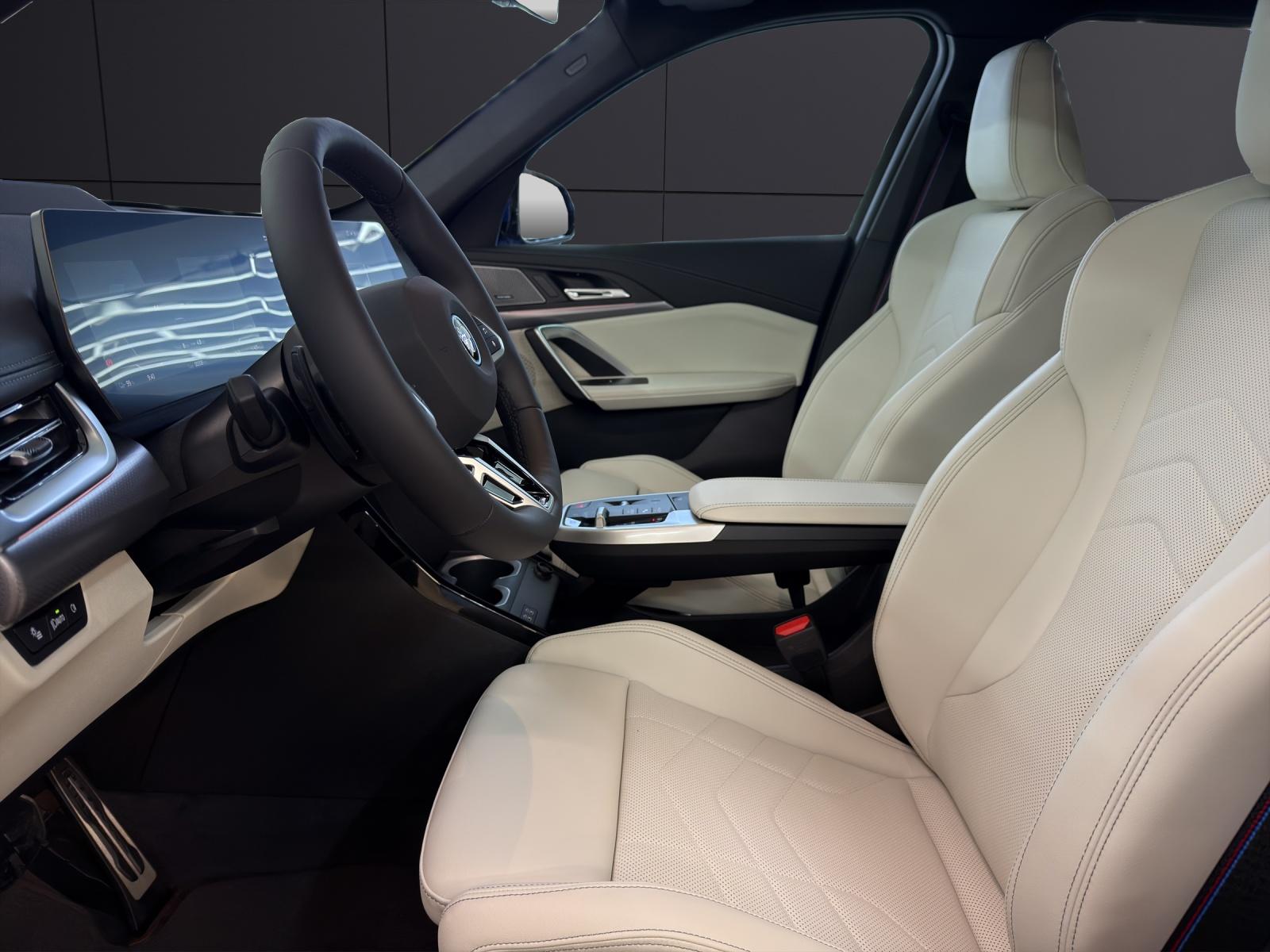 BMW iX1 30 xDrive-image-10