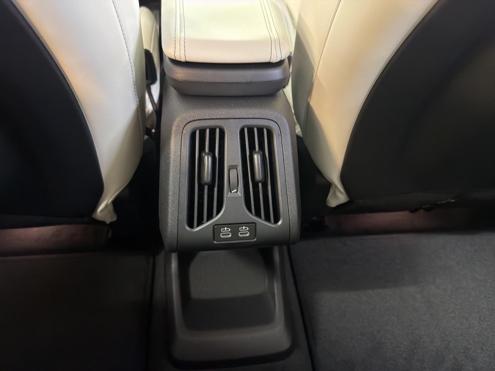 BMW iX1 30 xDrive-image-20