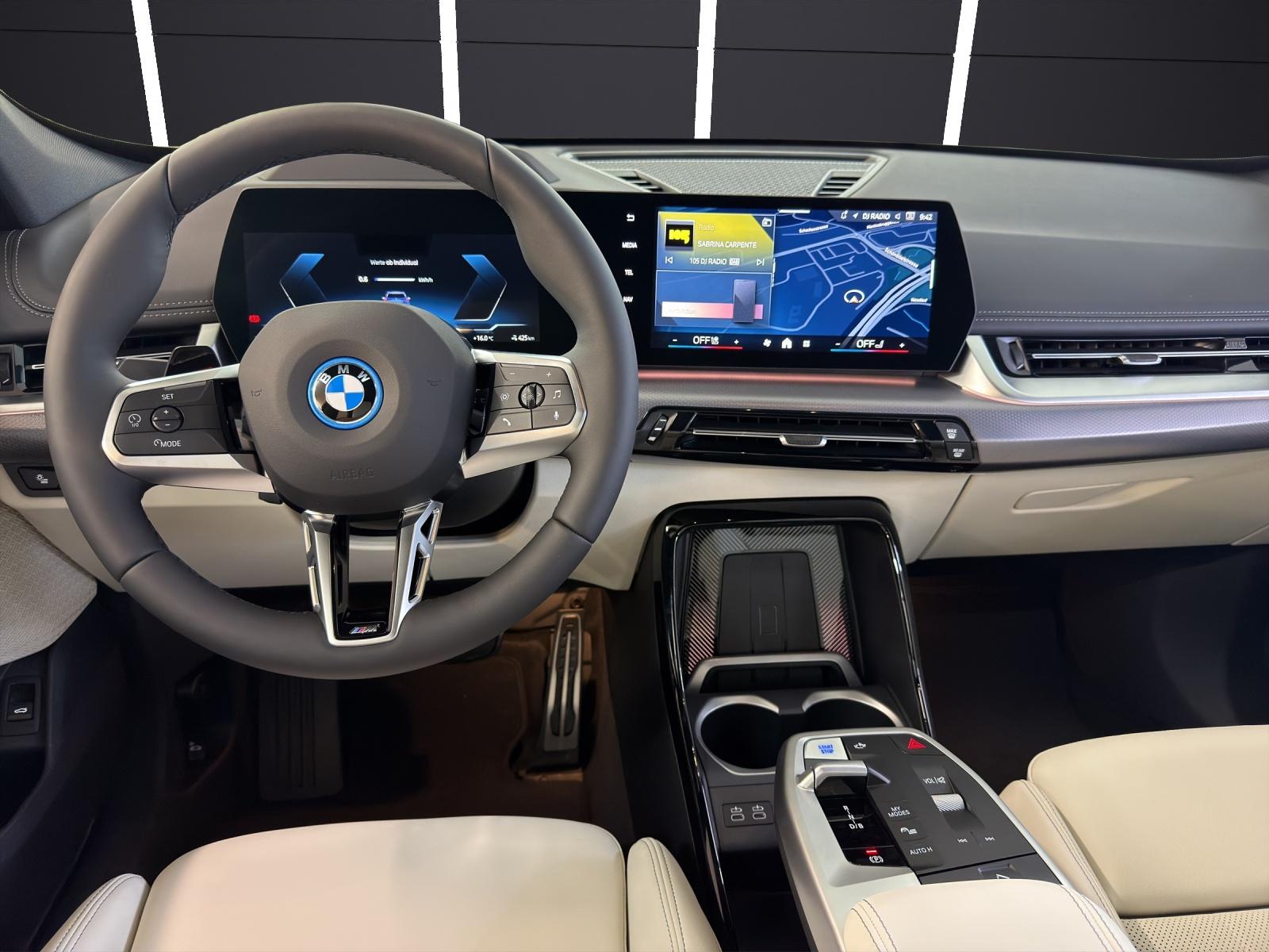 BMW iX1 30 xDrive-image-17