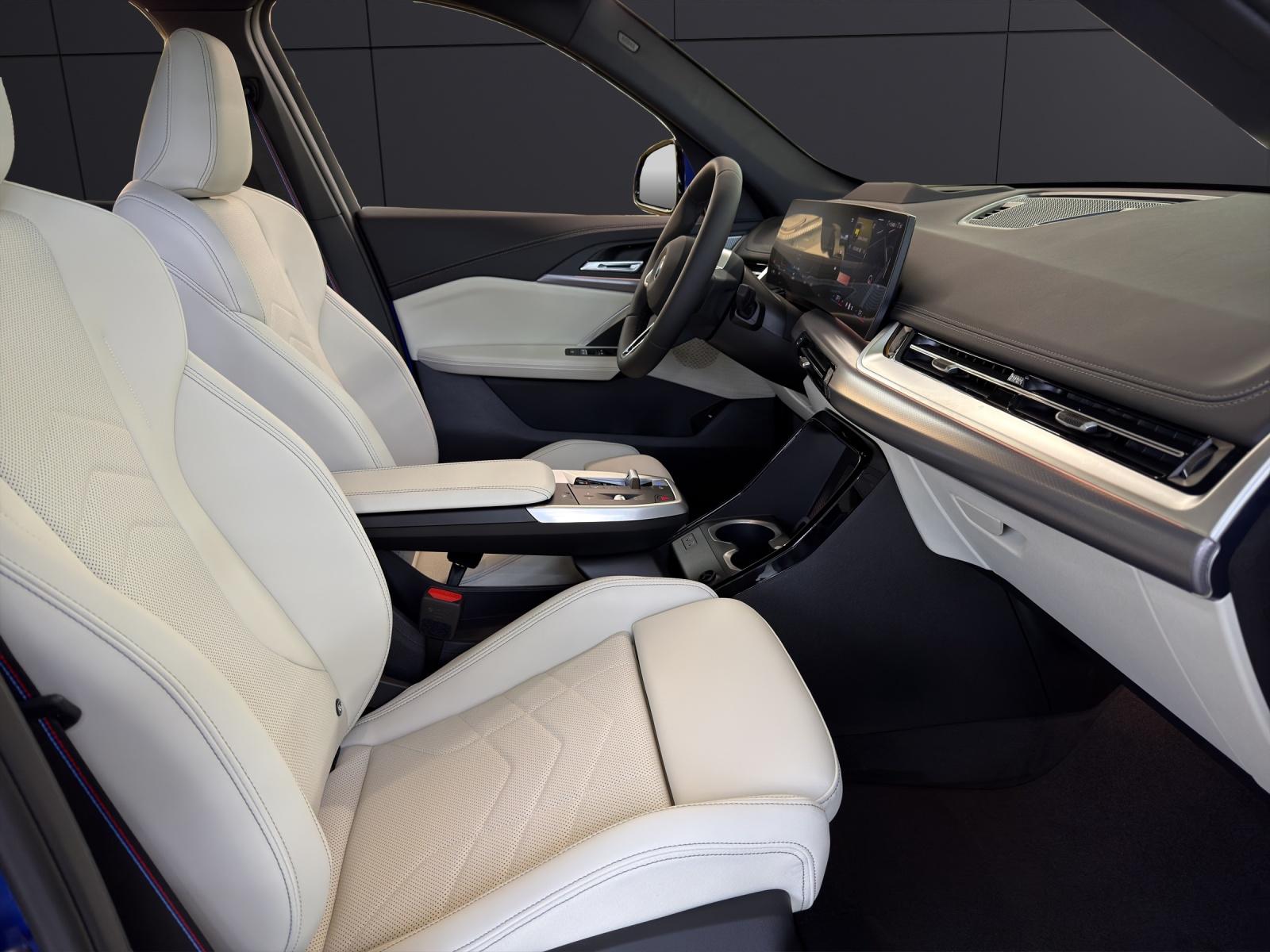 BMW iX1 30 xDrive-image-14