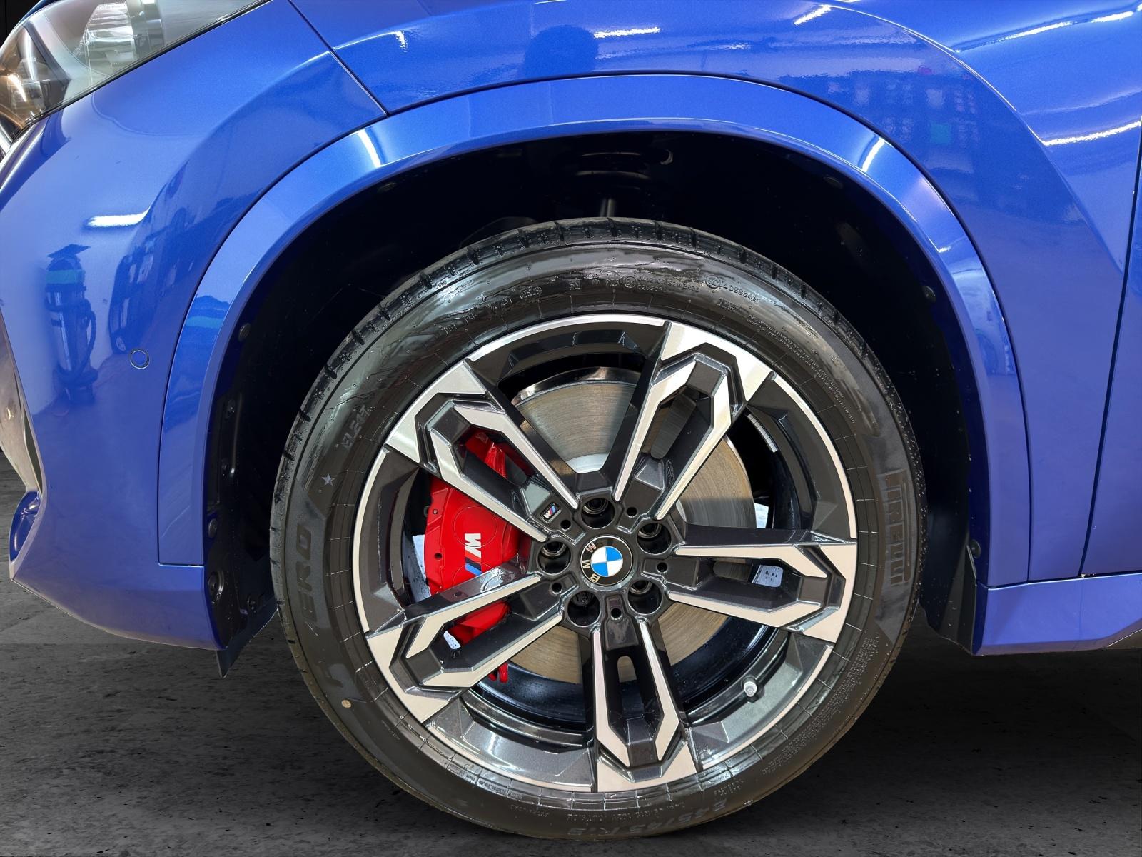 BMW iX1 30 xDrive-image-8
