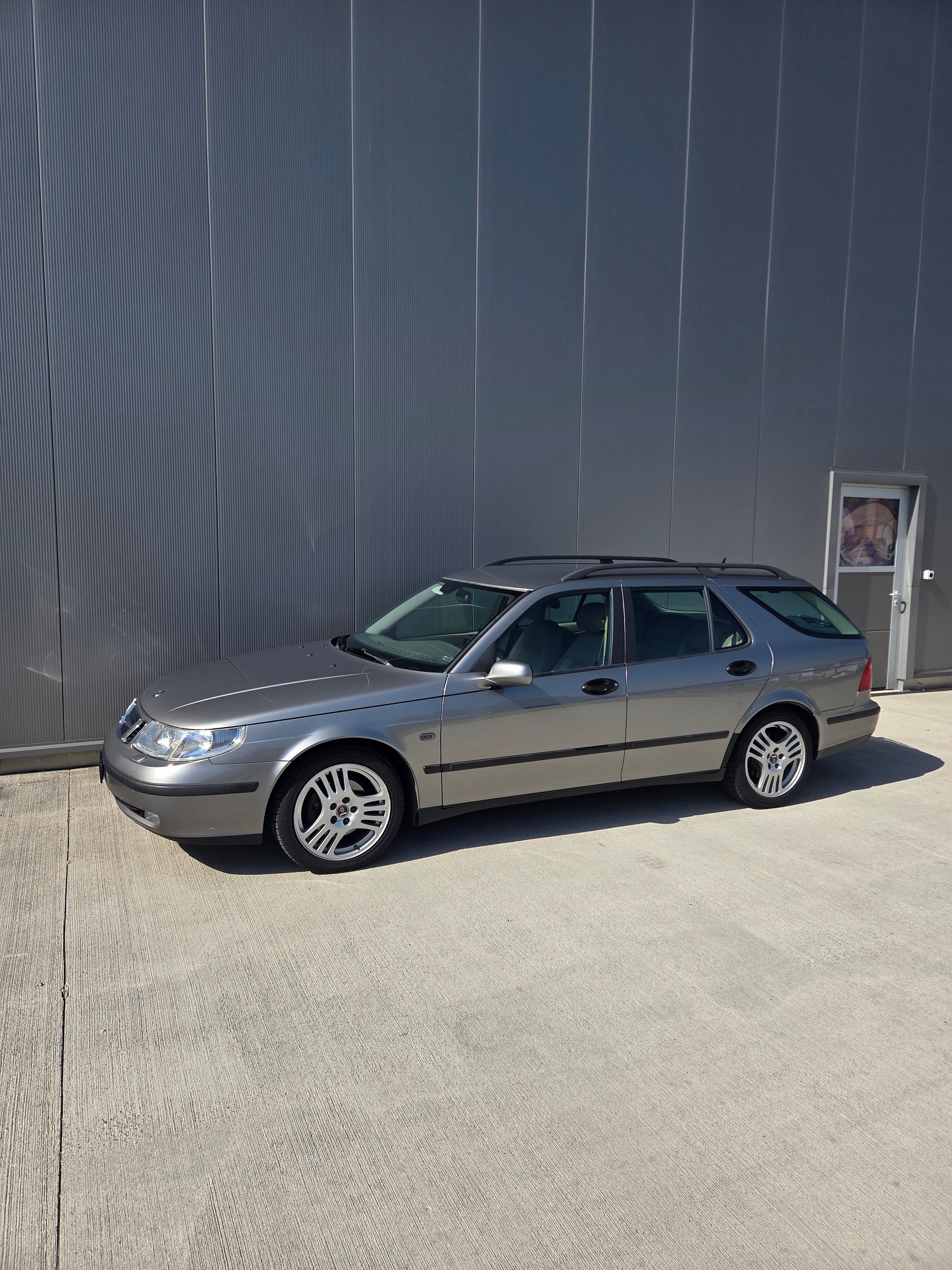 SAAB 9-5 2.3t Linear-image-1