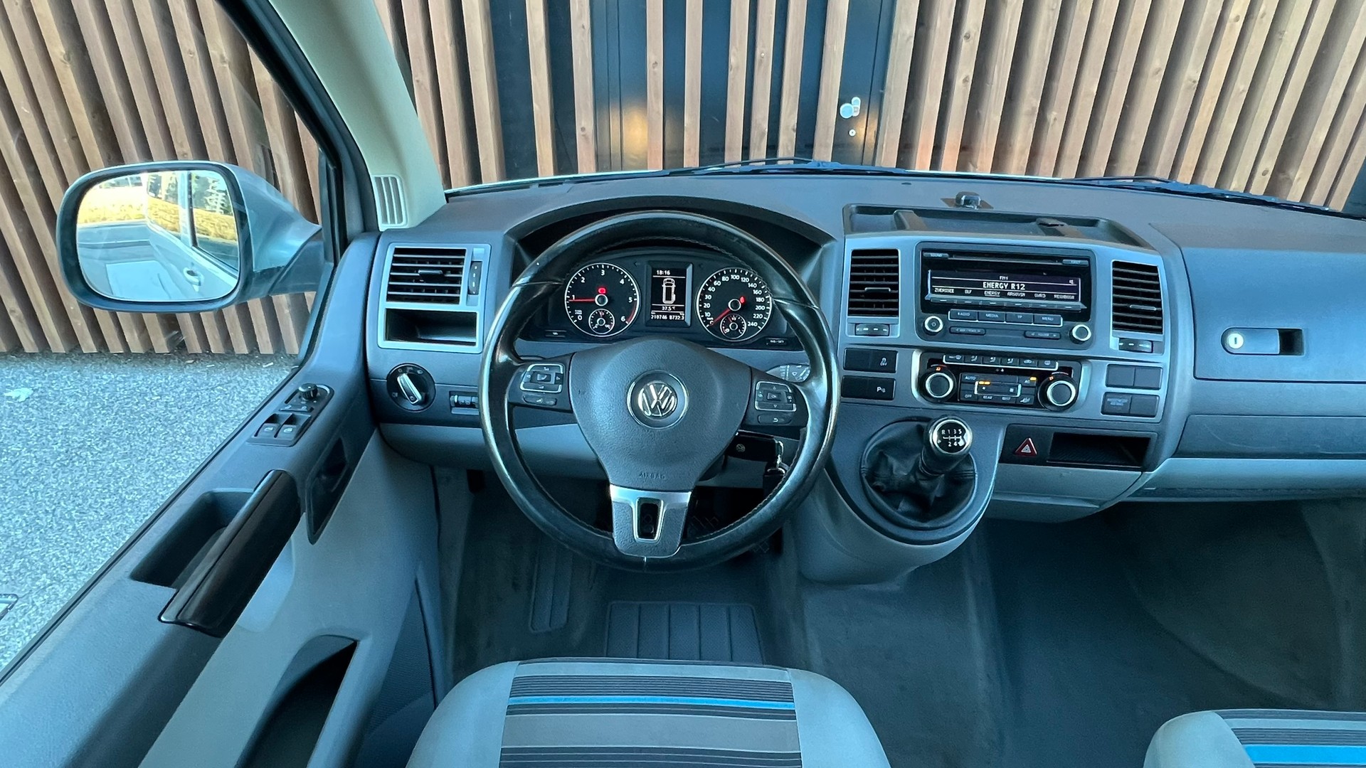 VW T5 CALIFORNIA 2.0 Bi-TDI BEACH 4MOTION l 140 PS-image-21