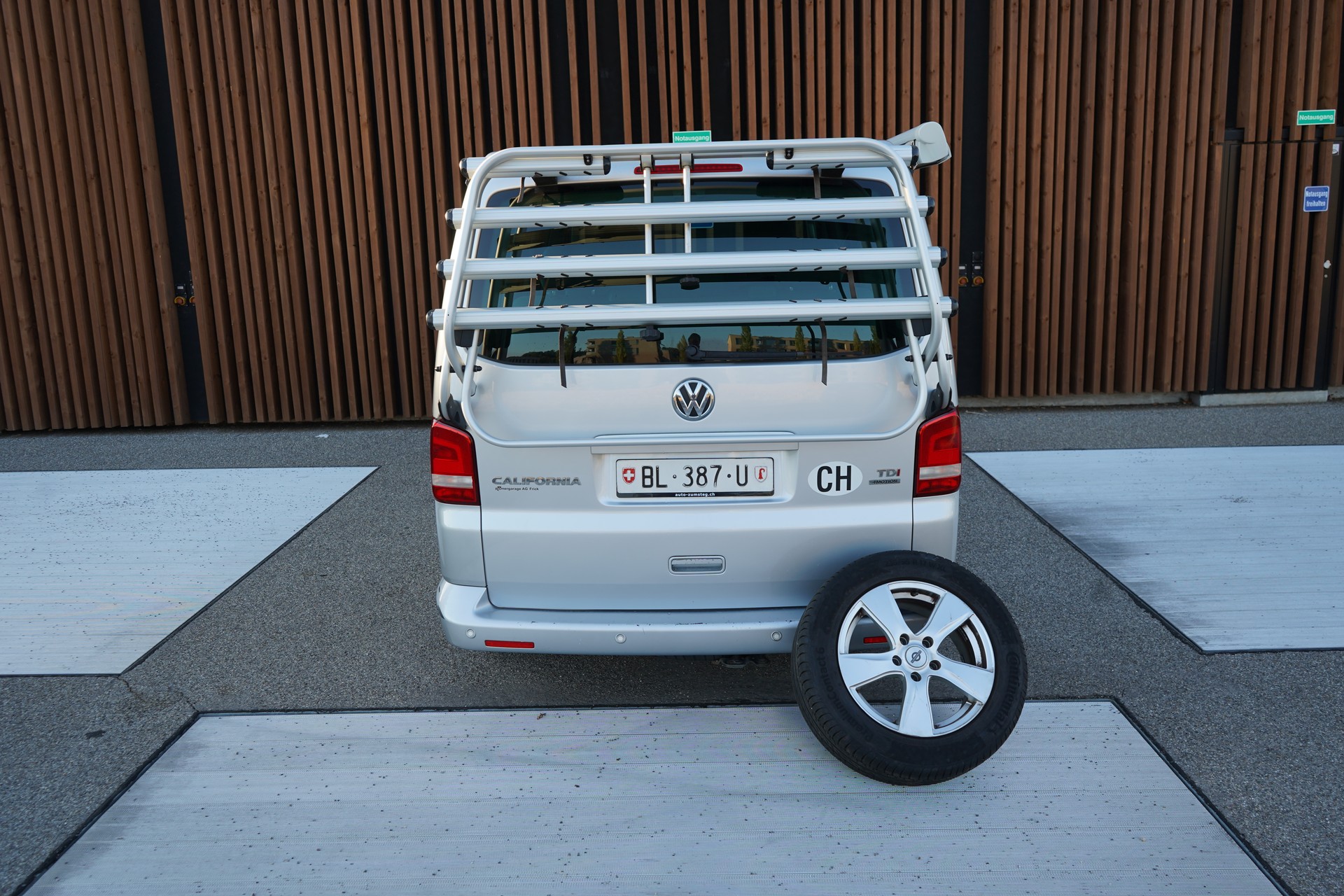 VW T5 CALIFORNIA 2.0 Bi-TDI BEACH 4MOTION l 140 PS-image-18