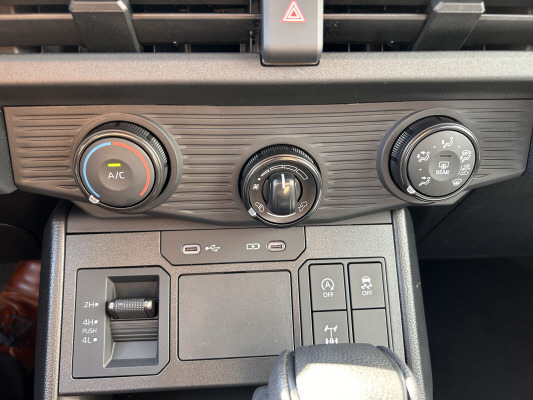 TOYOTA Hilux 2.8d MH Act. DC4x4-image-12